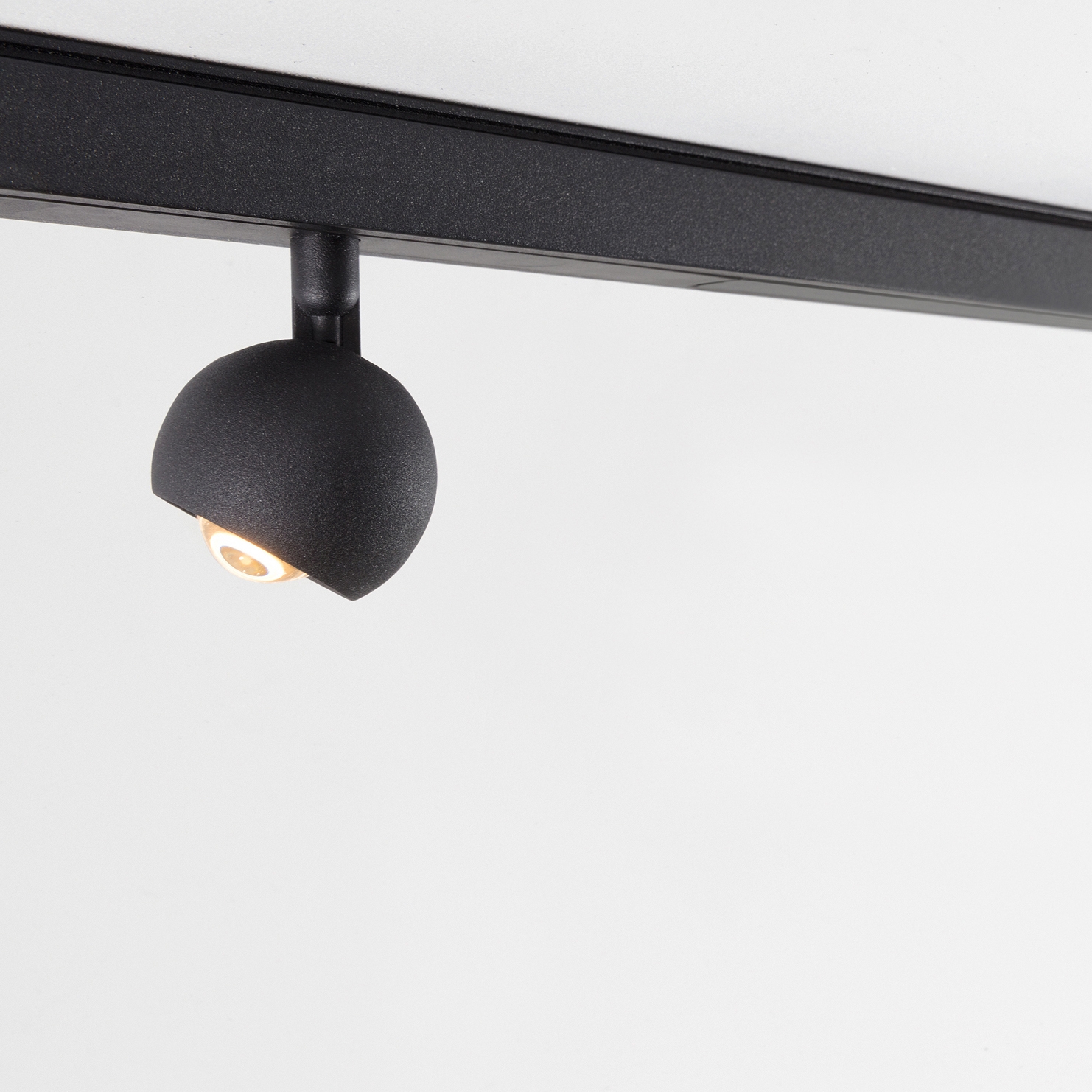 Display product Pista Marbulito | Surface from manufacturer Modular Lighting Instruments
