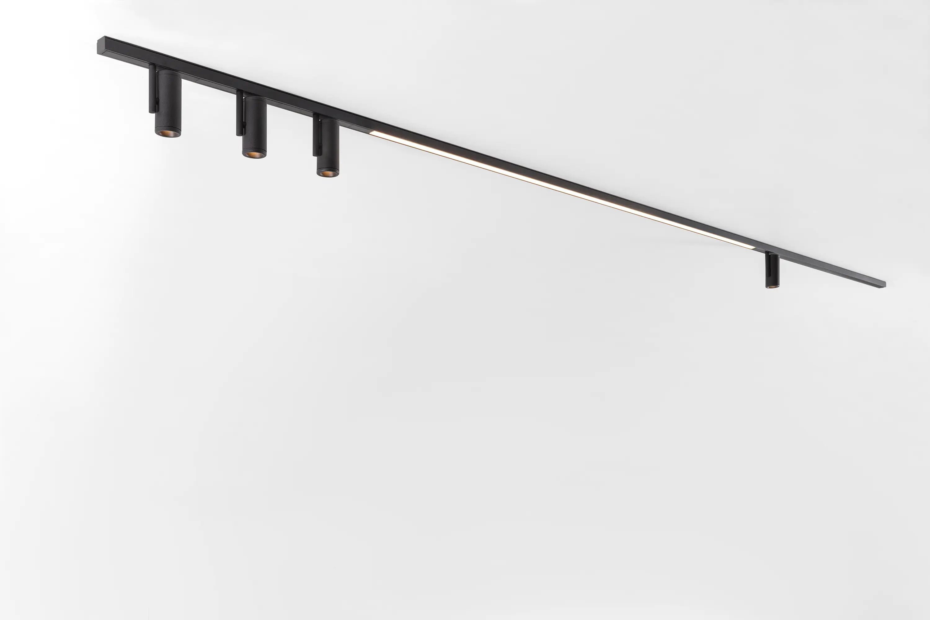 Modular Lighting Instruments - Pista Médard 42 | Surface