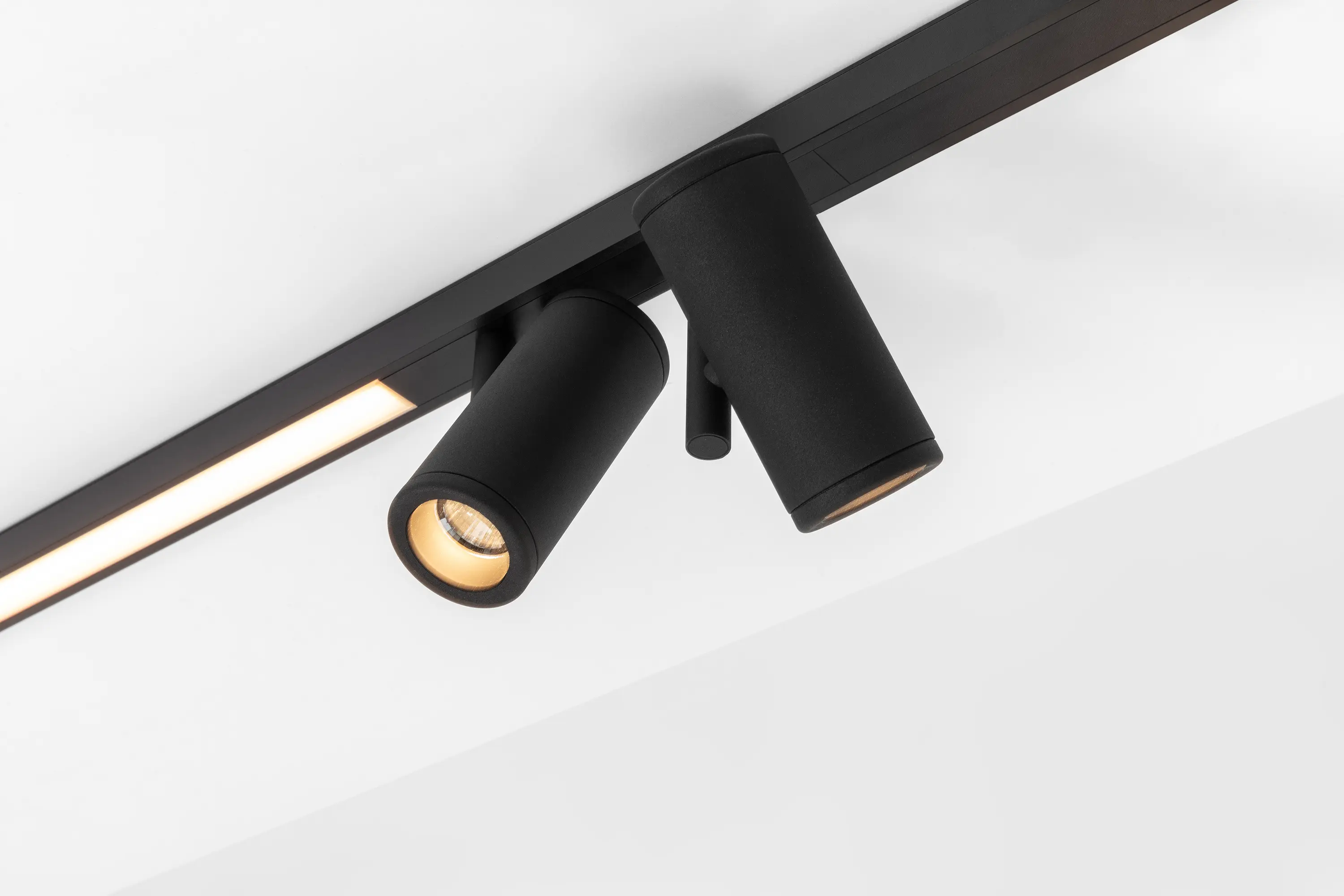 Modular Lighting Instruments - Pista Médard 42 | Surface