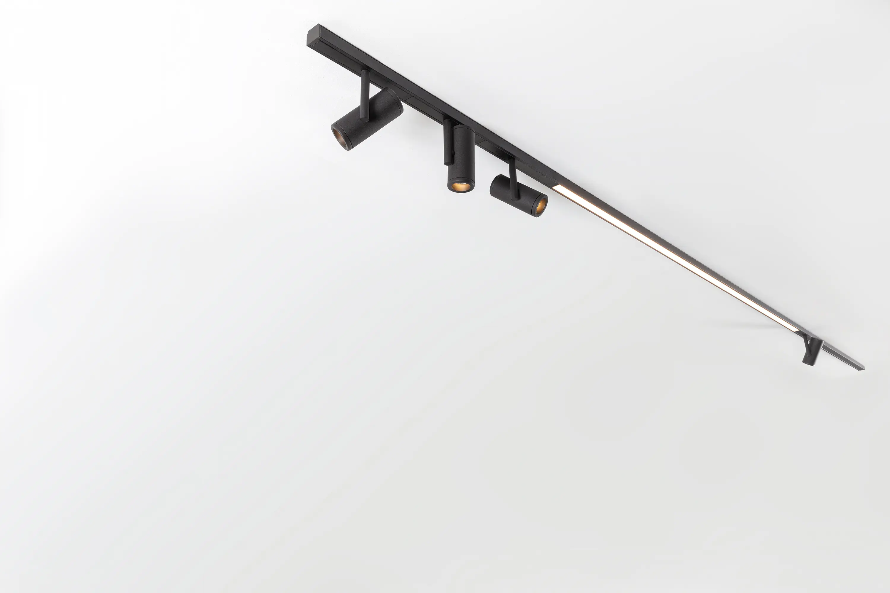Modular Lighting Instruments - Pista Médard 42 | Surface