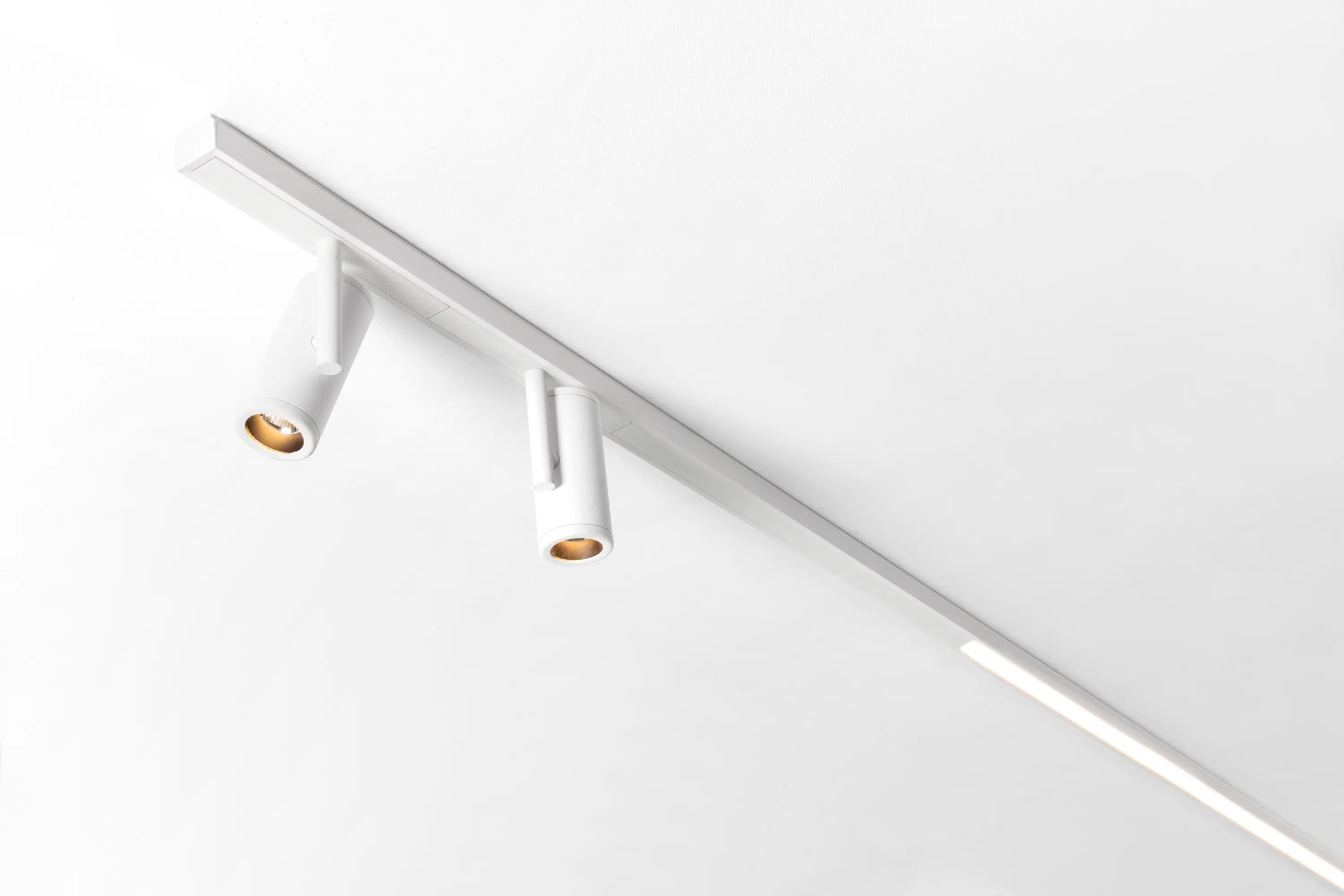 Modular Lighting Instruments - Pista Médard 42 | Surface
