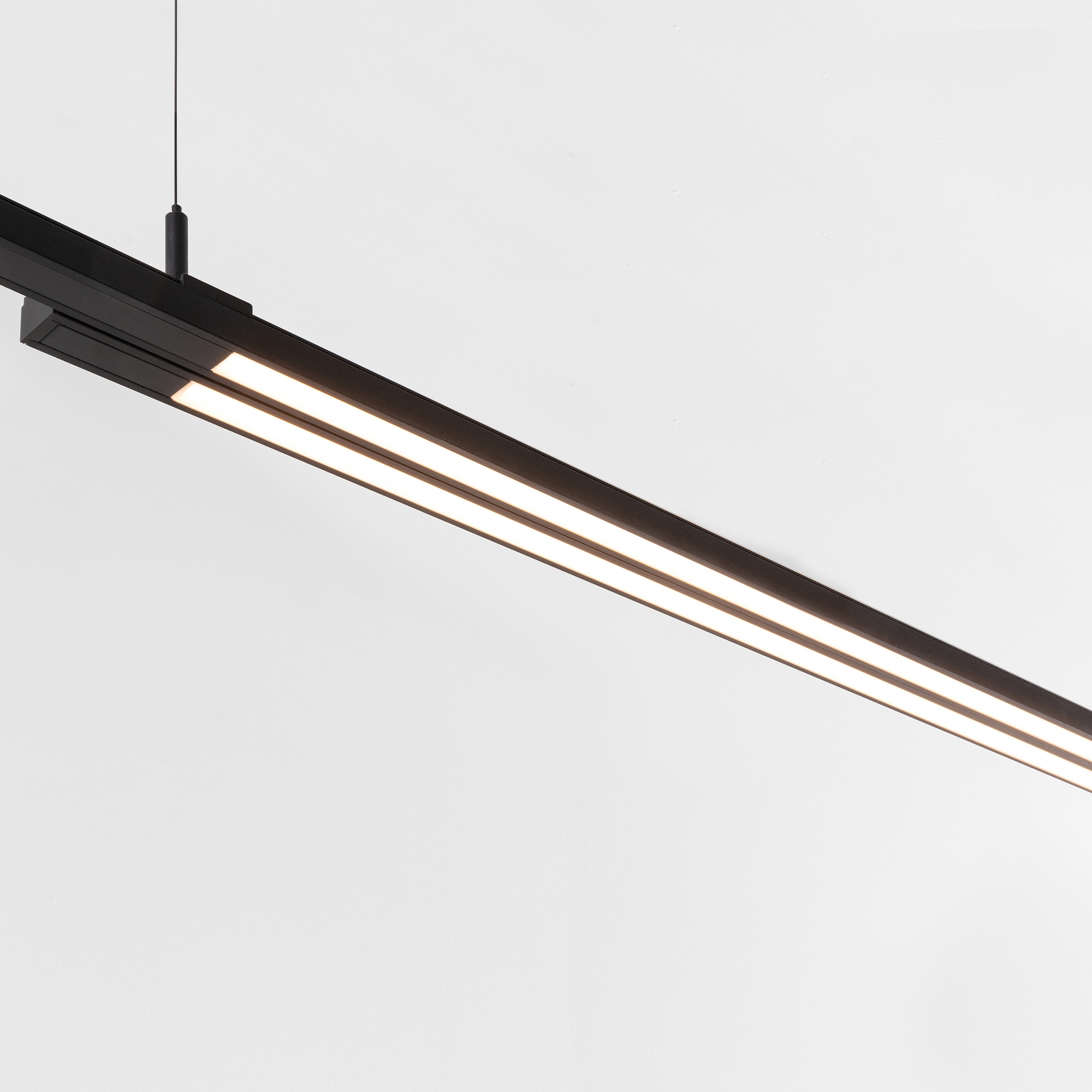 Mostra il prodotto Pista Twin Brackets del produttore Modular Lighting Instruments