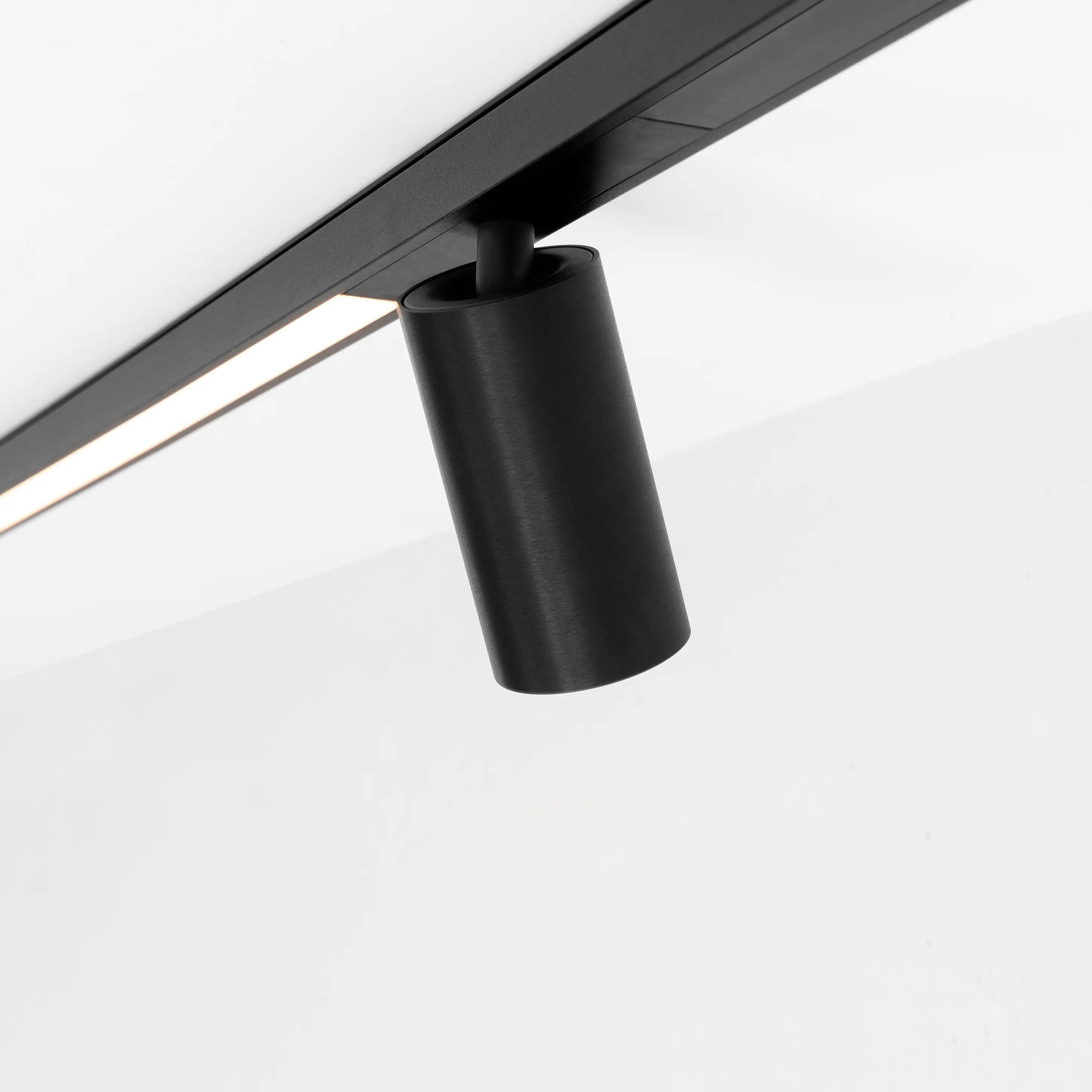 Modular Lighting Instruments - Minude Adjustable Track
