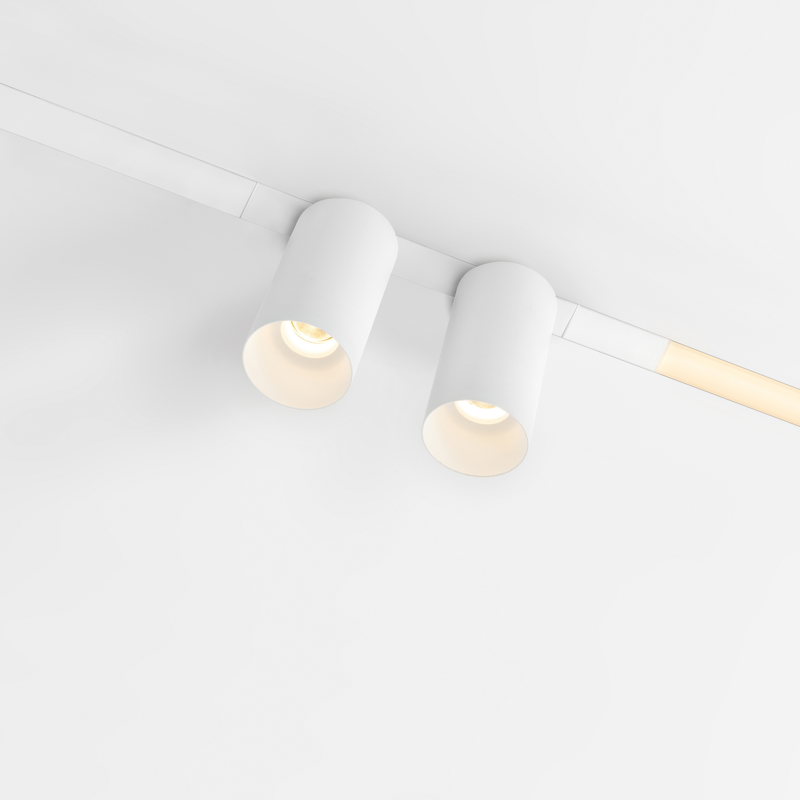 Minude Adjustable Track