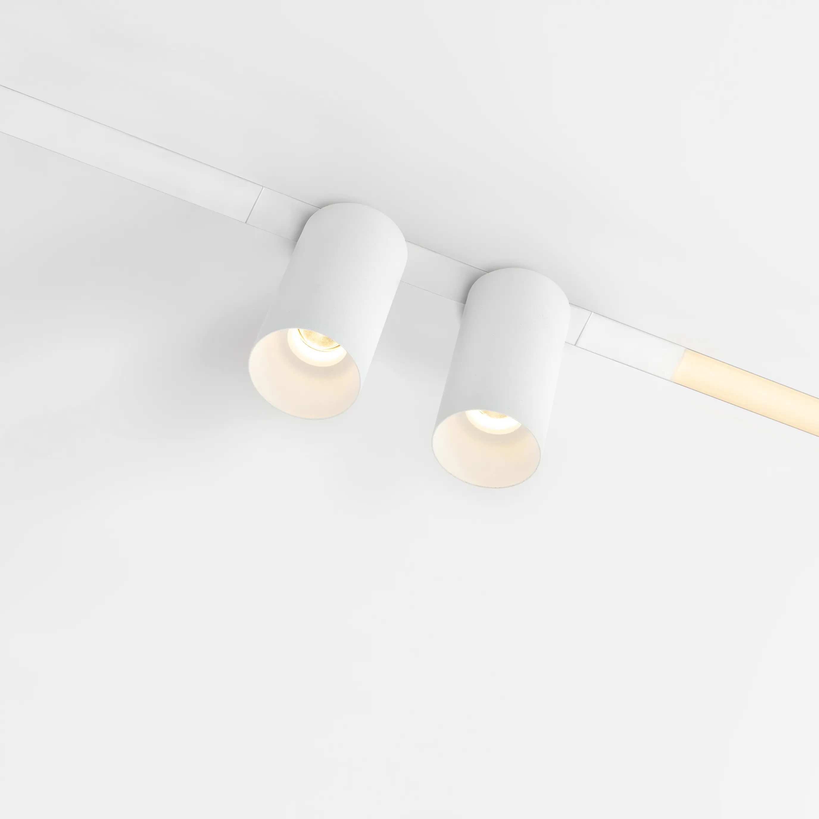 Modular Lighting Instruments - Minude Adjustable Track