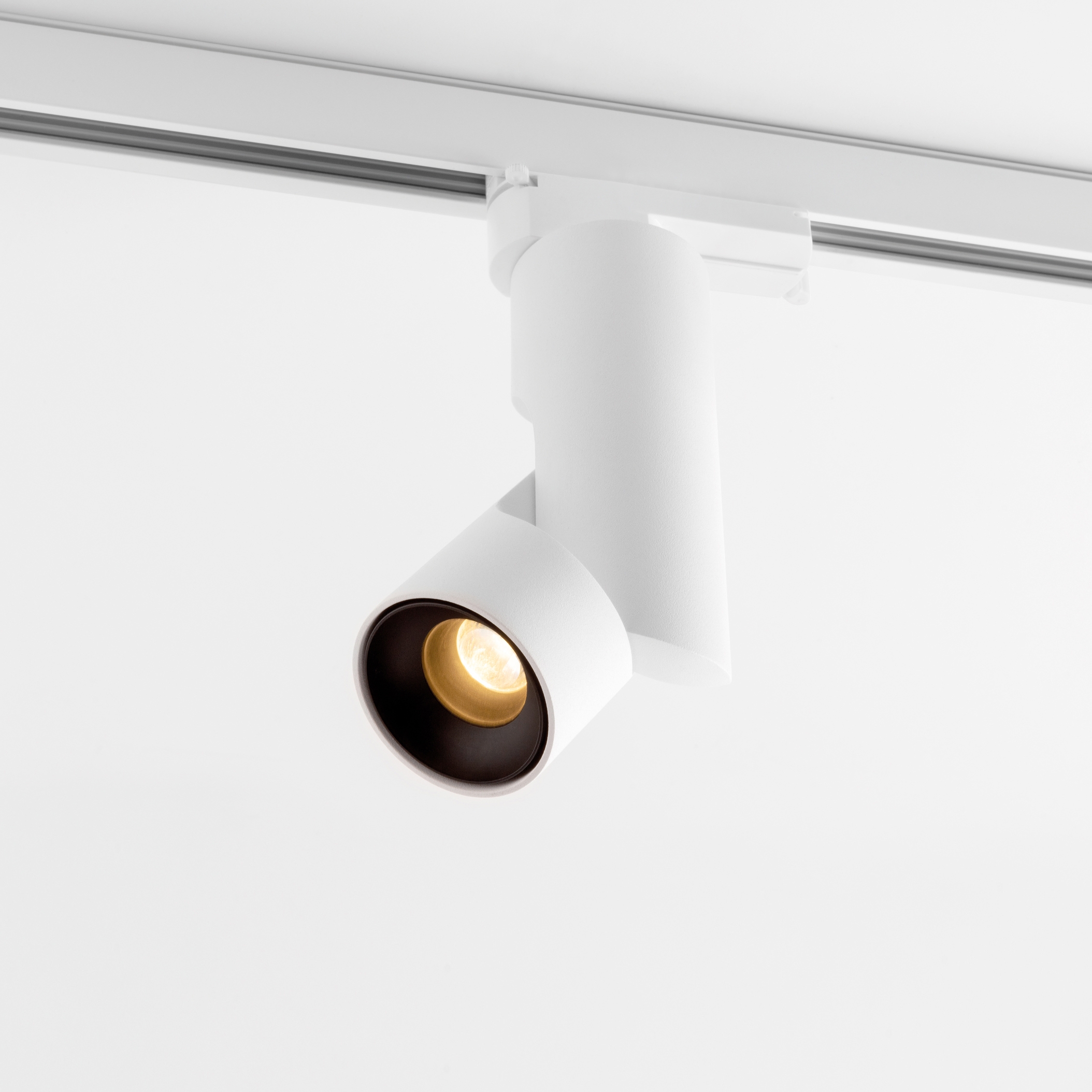 Display product Semih 61 track LED Tre dim GI from manufacturer Modular Lighting Instruments