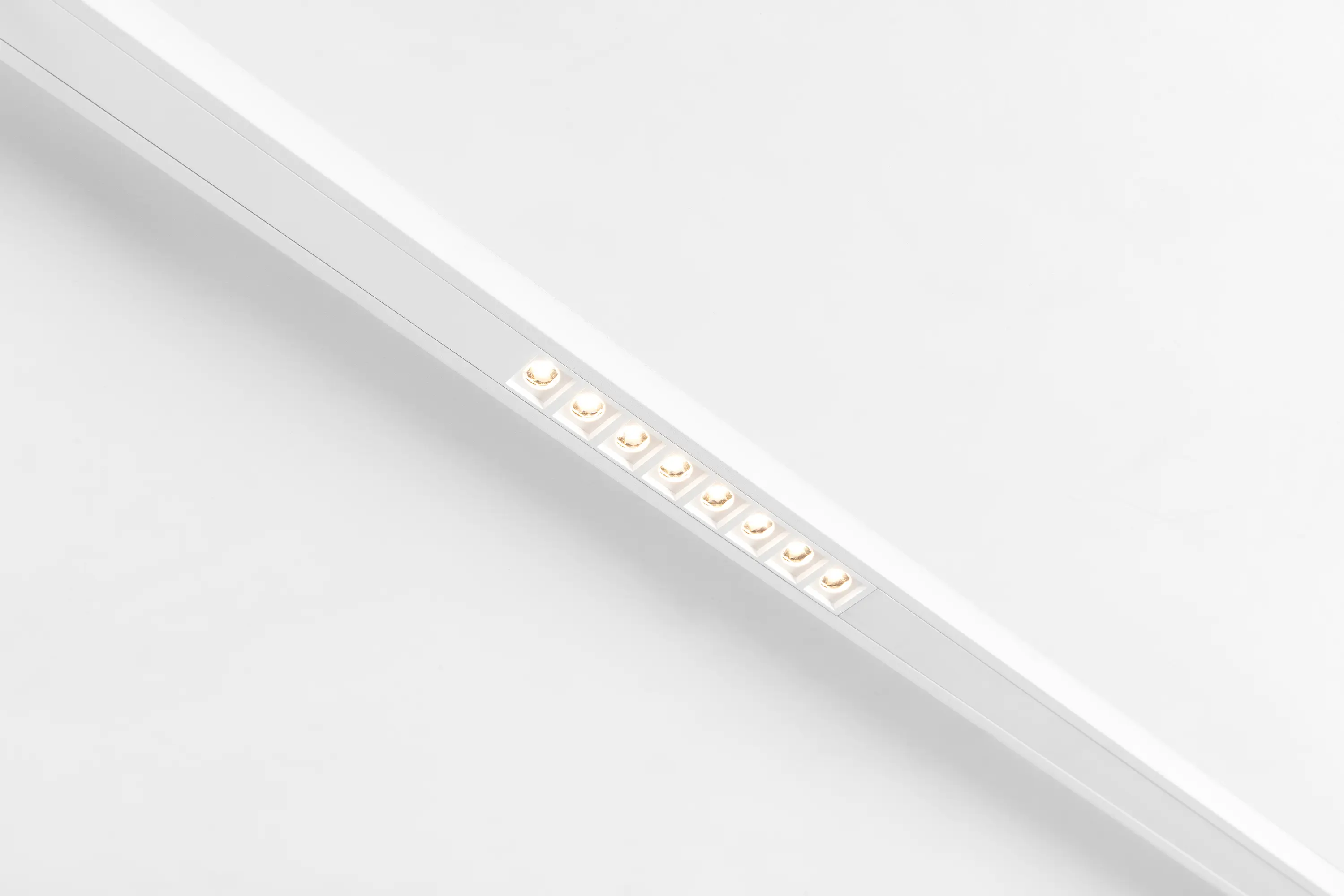Modular Lighting Instruments - Pista track 48V LED linear spots (8x) GI