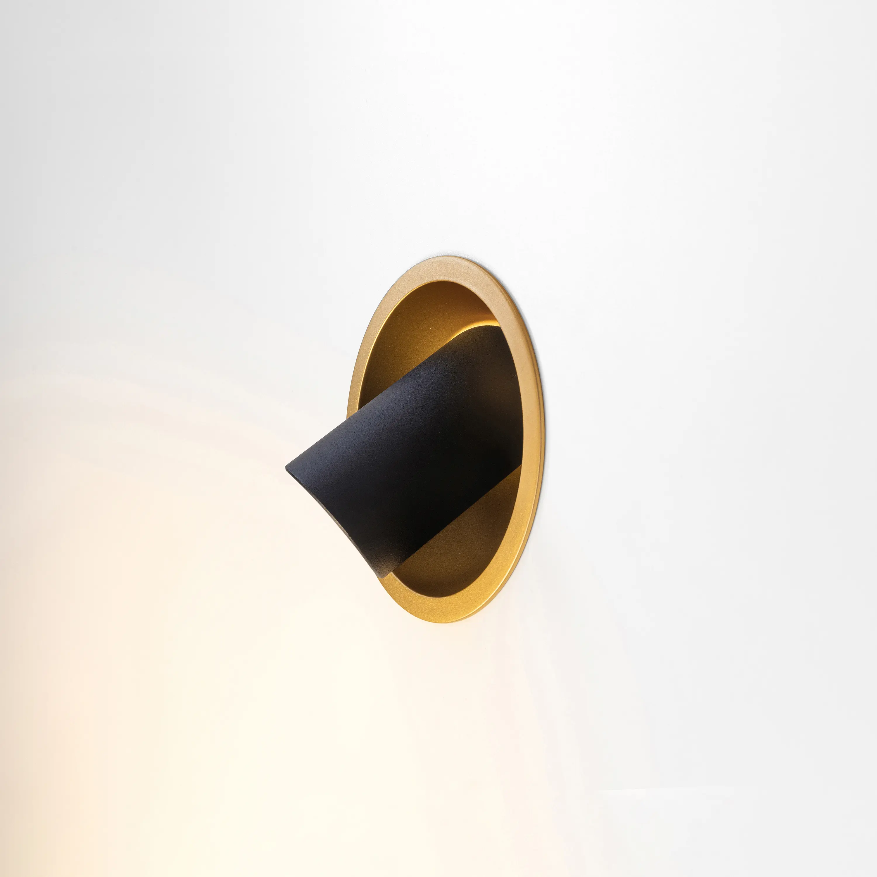 Modular Lighting Instruments - Hollow 125 LED 3000K GE black struc - gold