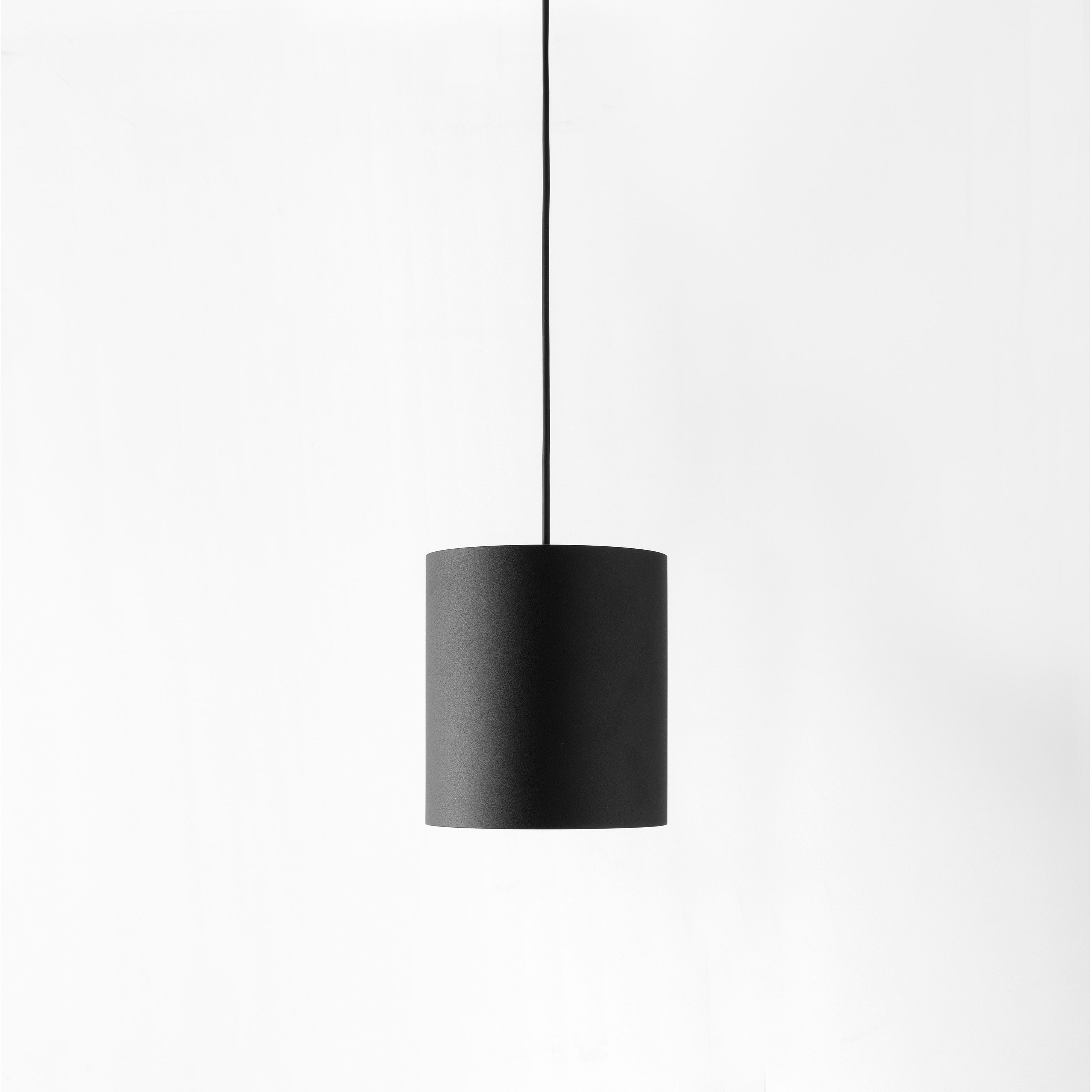 Display product Smart tubed suspension 115 LED GE black struc from manufacturer Modular Lighting Instruments