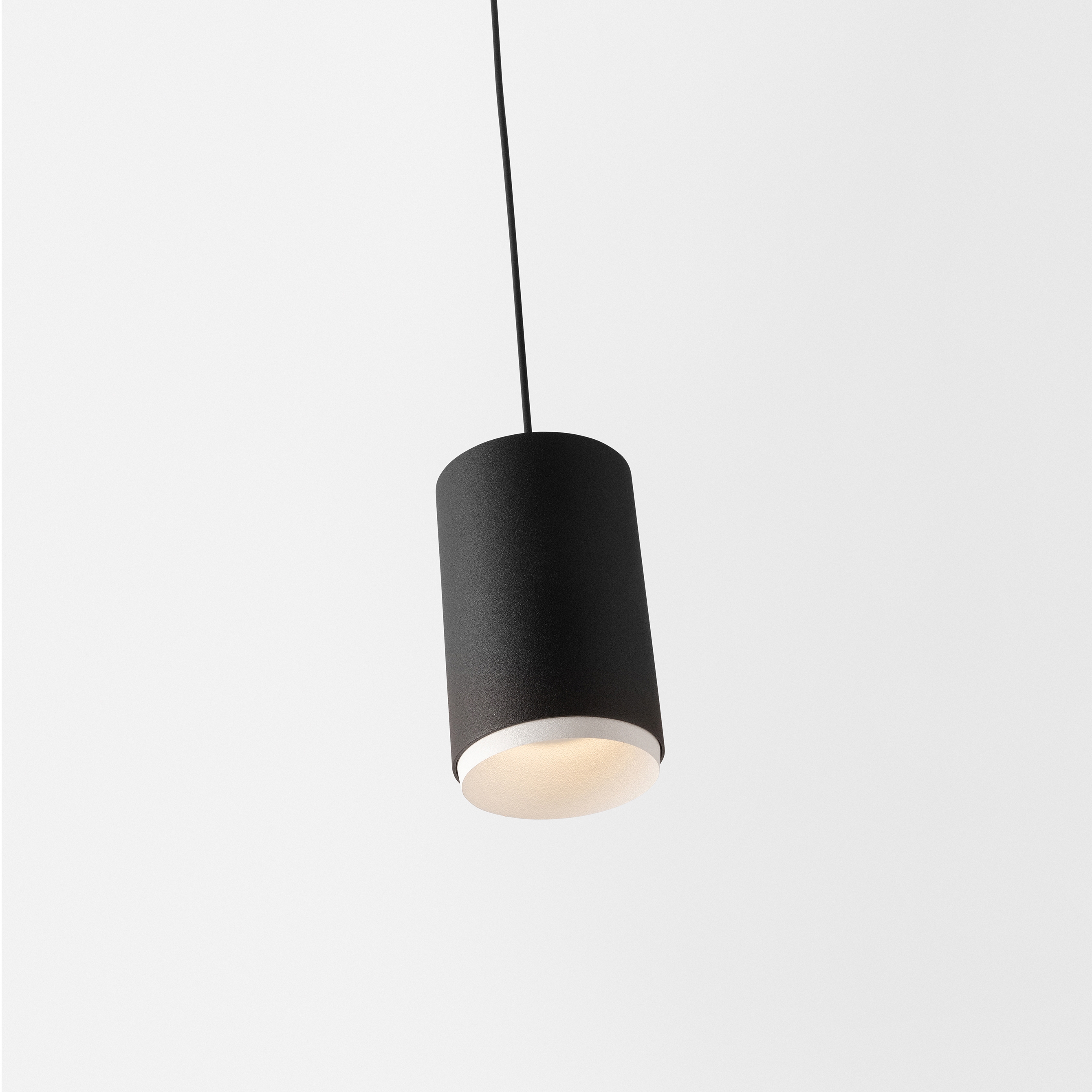 Display product Smart tubed suspension 82 large LED GE black struc from manufacturer Modular Lighting Instruments