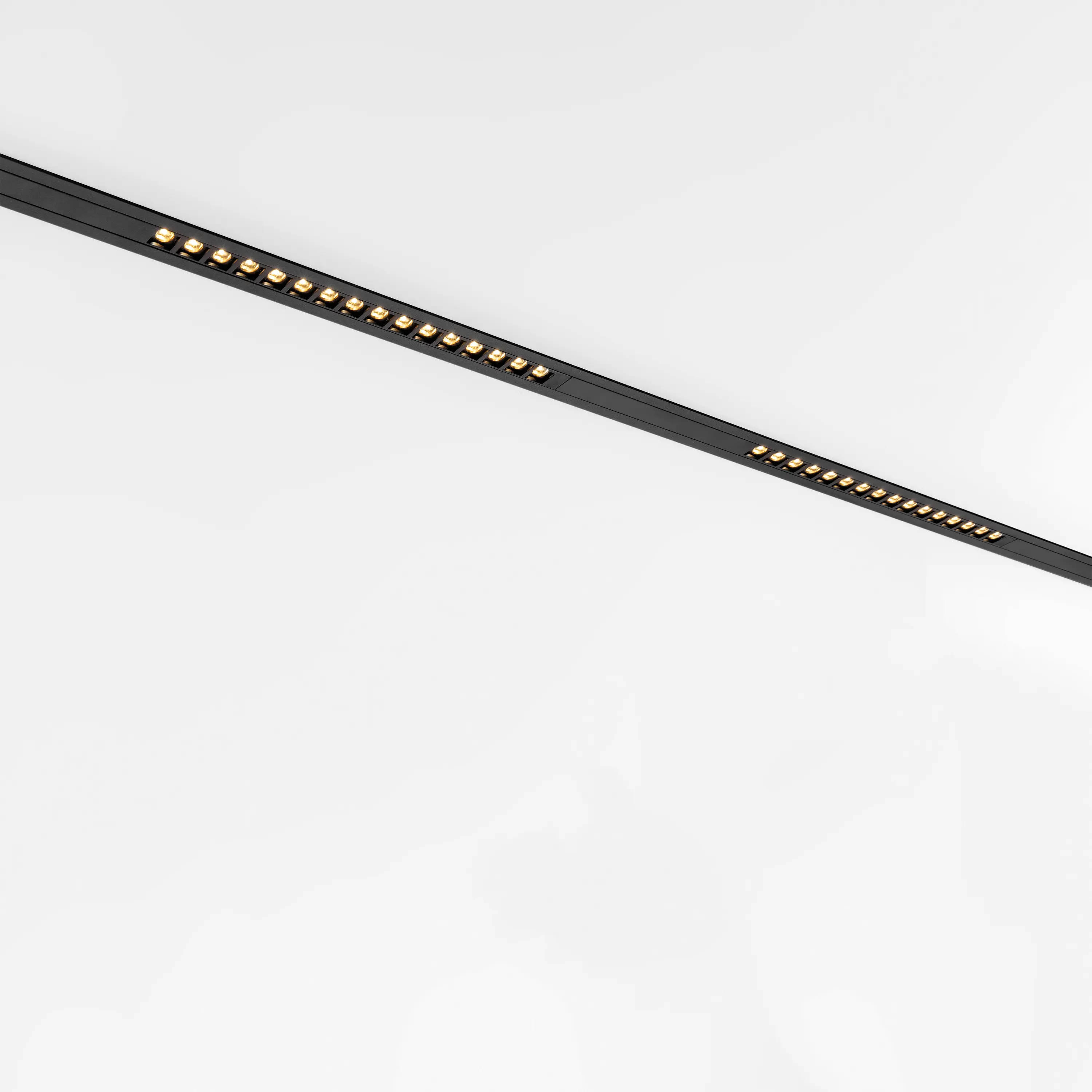 Modular Lighting Instruments - Pista linear spots 16x