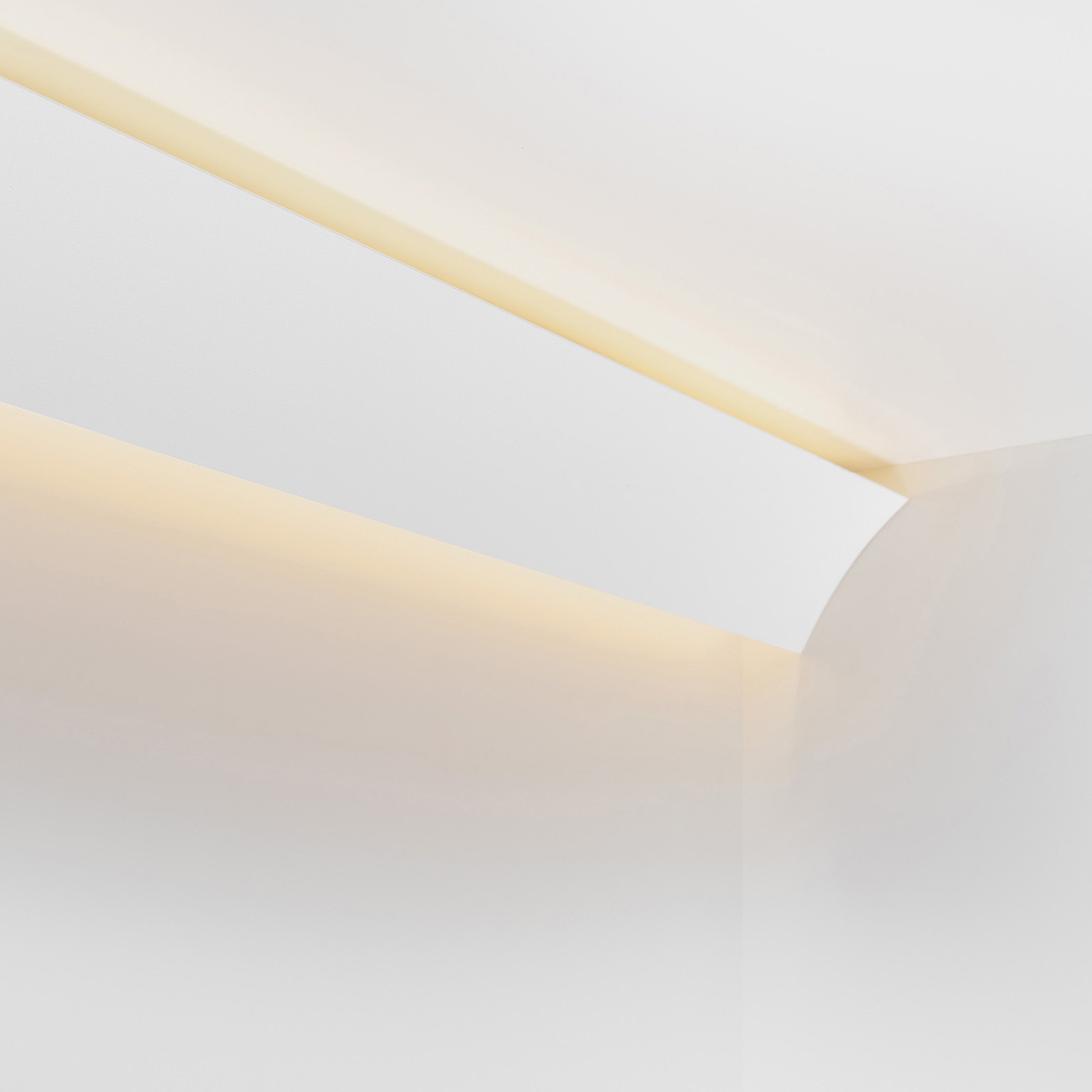 Display product Como corner curved cover from manufacturer Modular Lighting Instruments