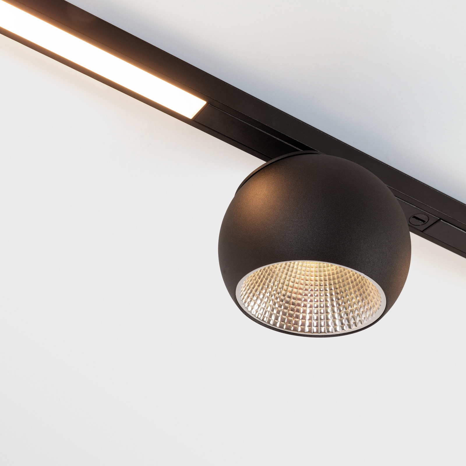 Display product Marbul track 48V from manufacturer Modular Lighting Instruments