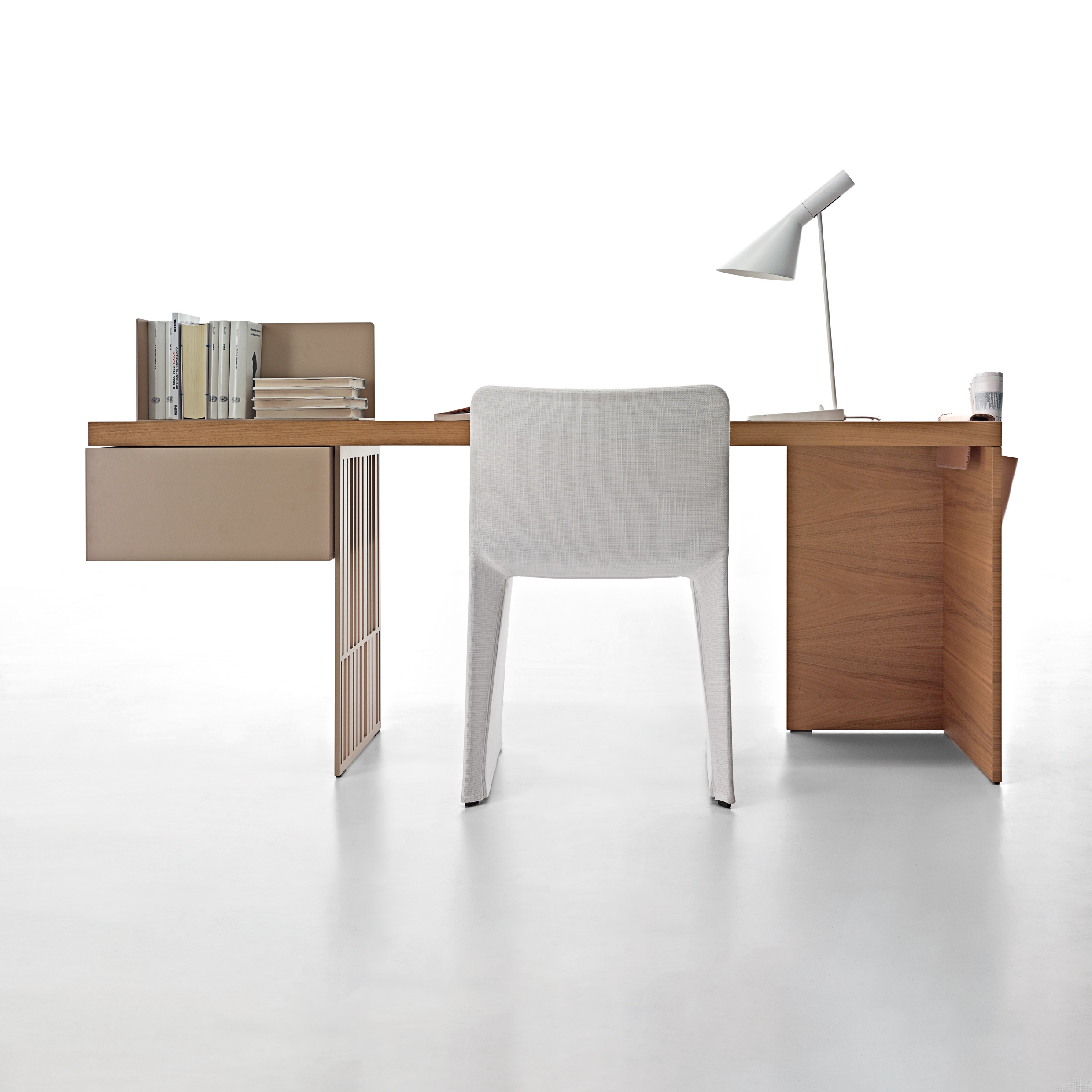 Display product Scriba | Desk from manufacturer Molteni & C