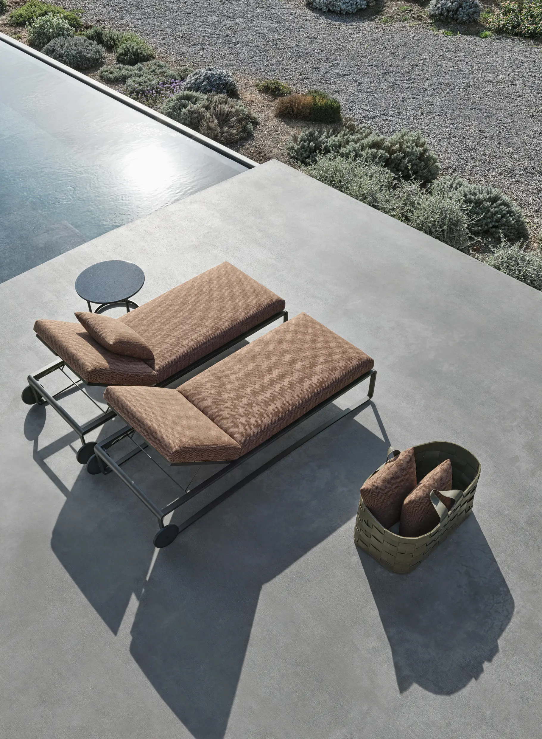 Molteni & C - Guell | Sunbed