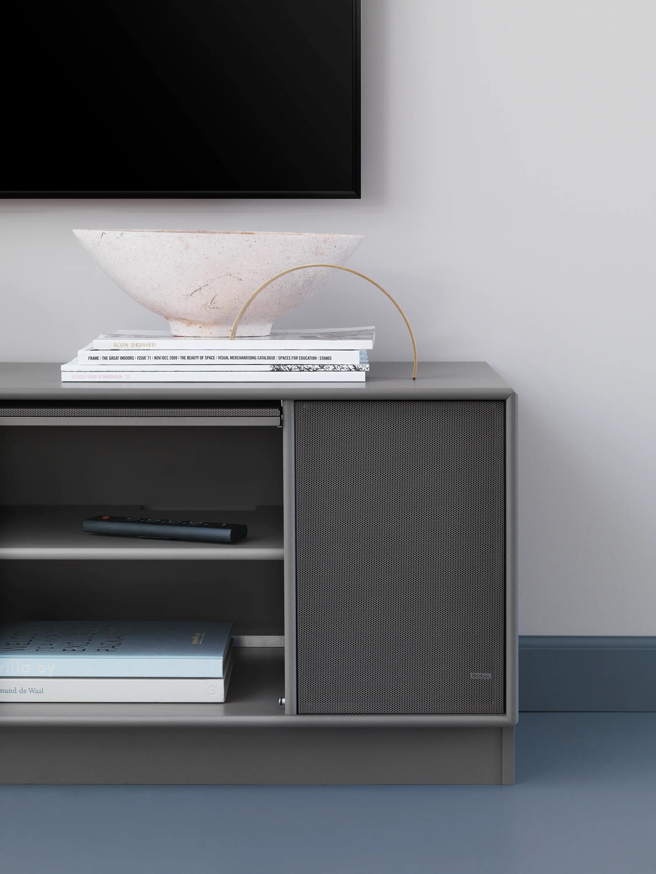 Montana Furniture - TV & SOUND | Hi-Fi regalsystem – Beispiel mit Sockel