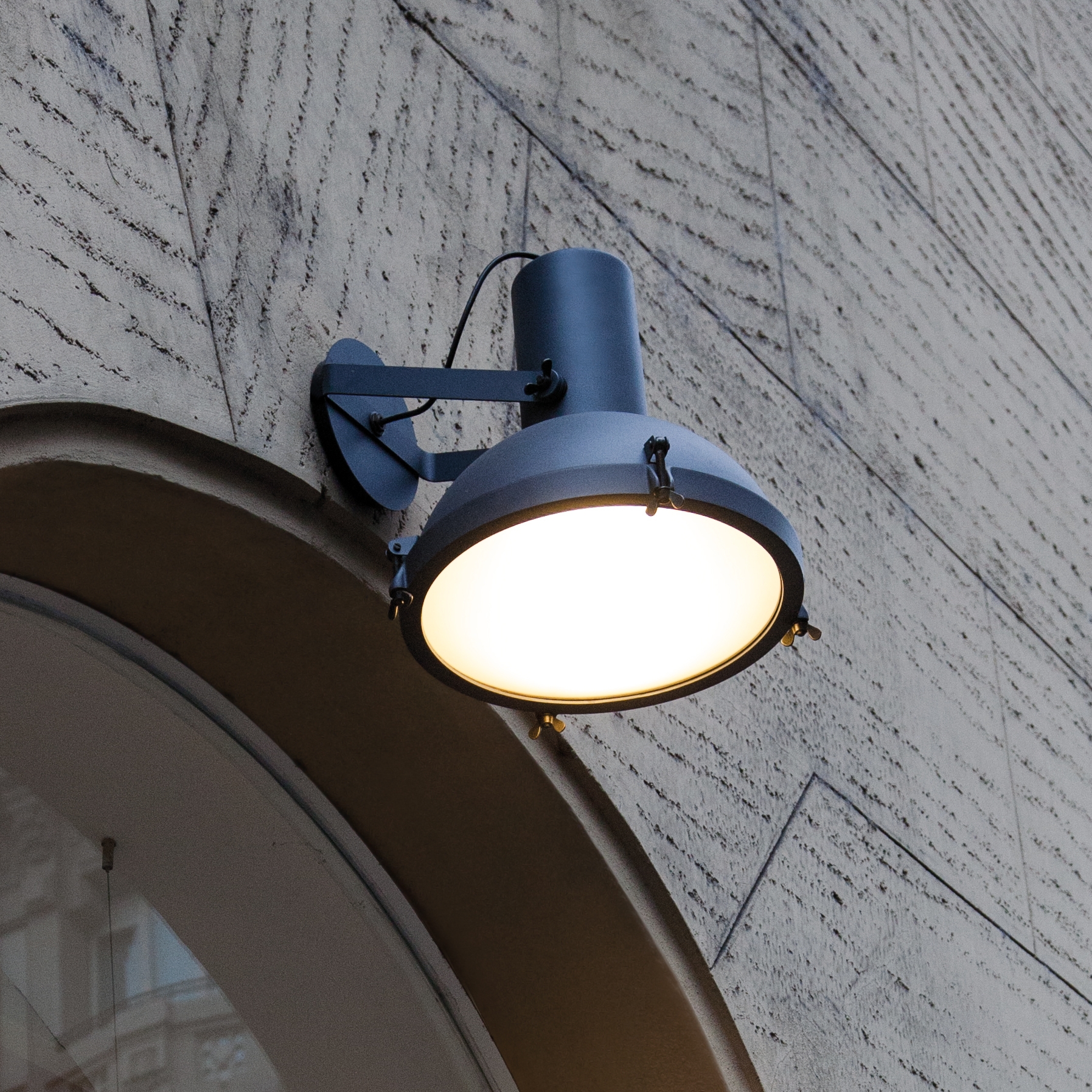 Mostra il prodotto Projecteur 365 Wall Ceiling del produttore Nemo