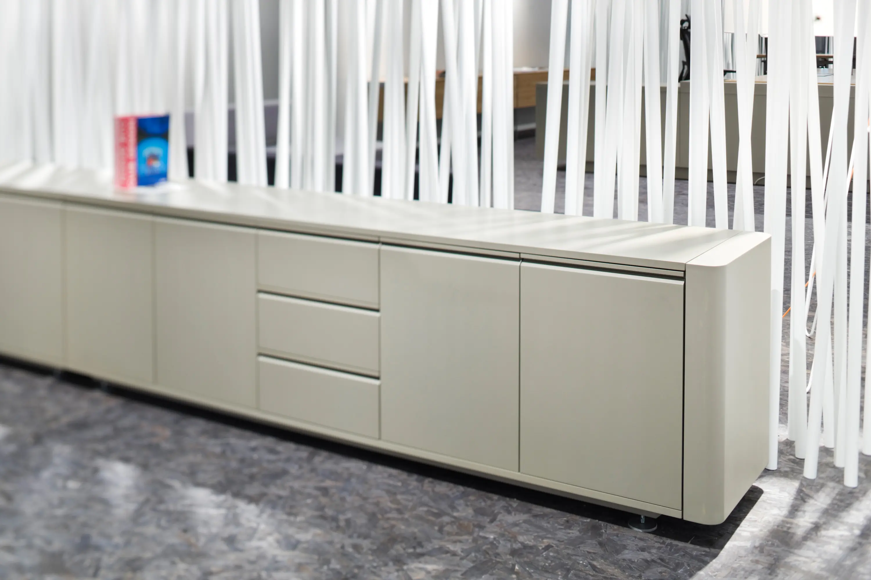 Nurus - U too Meeting Table