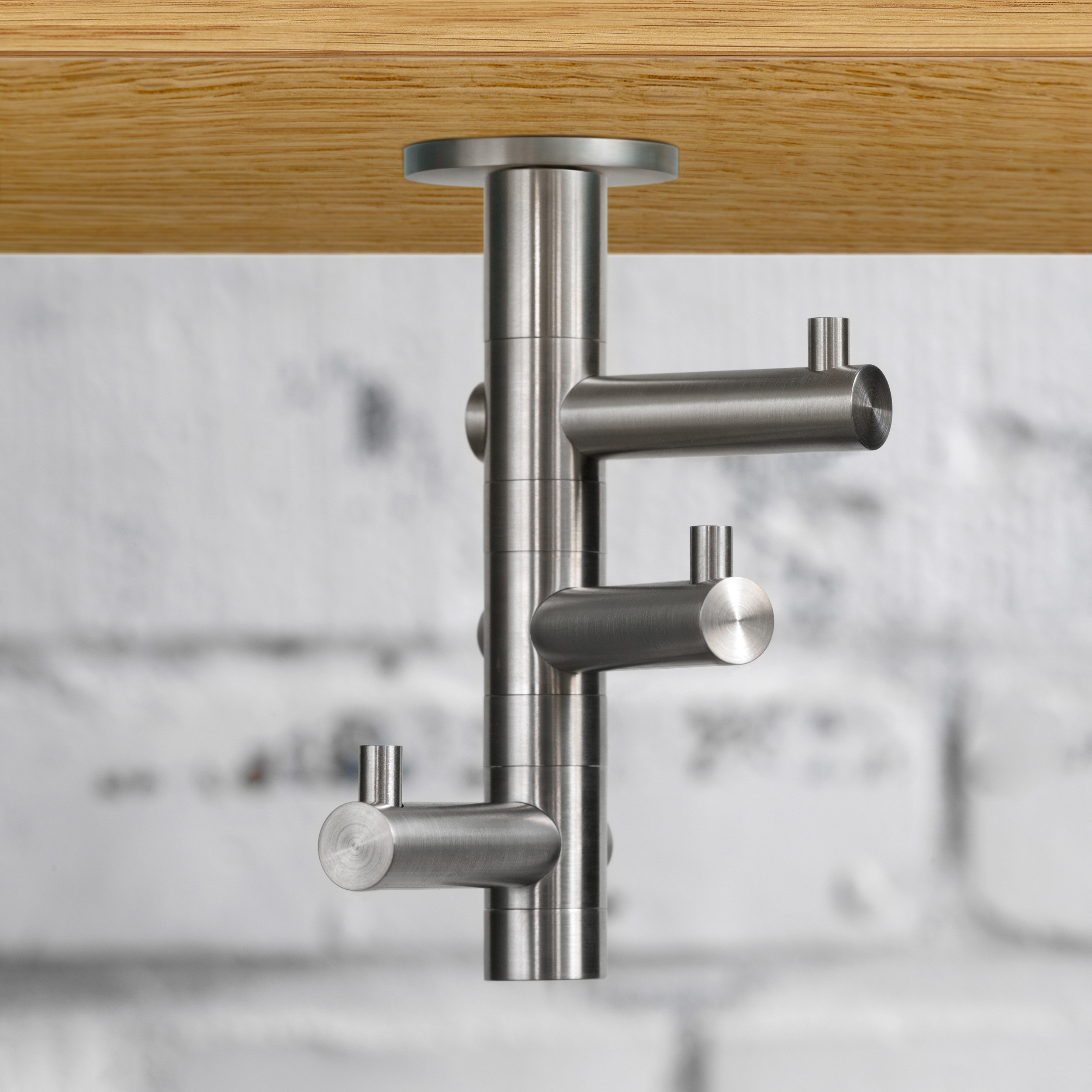 Mostrar el producto Percheros bajo encimera, 3 ganchos giratorios del fabricante PHOS Design