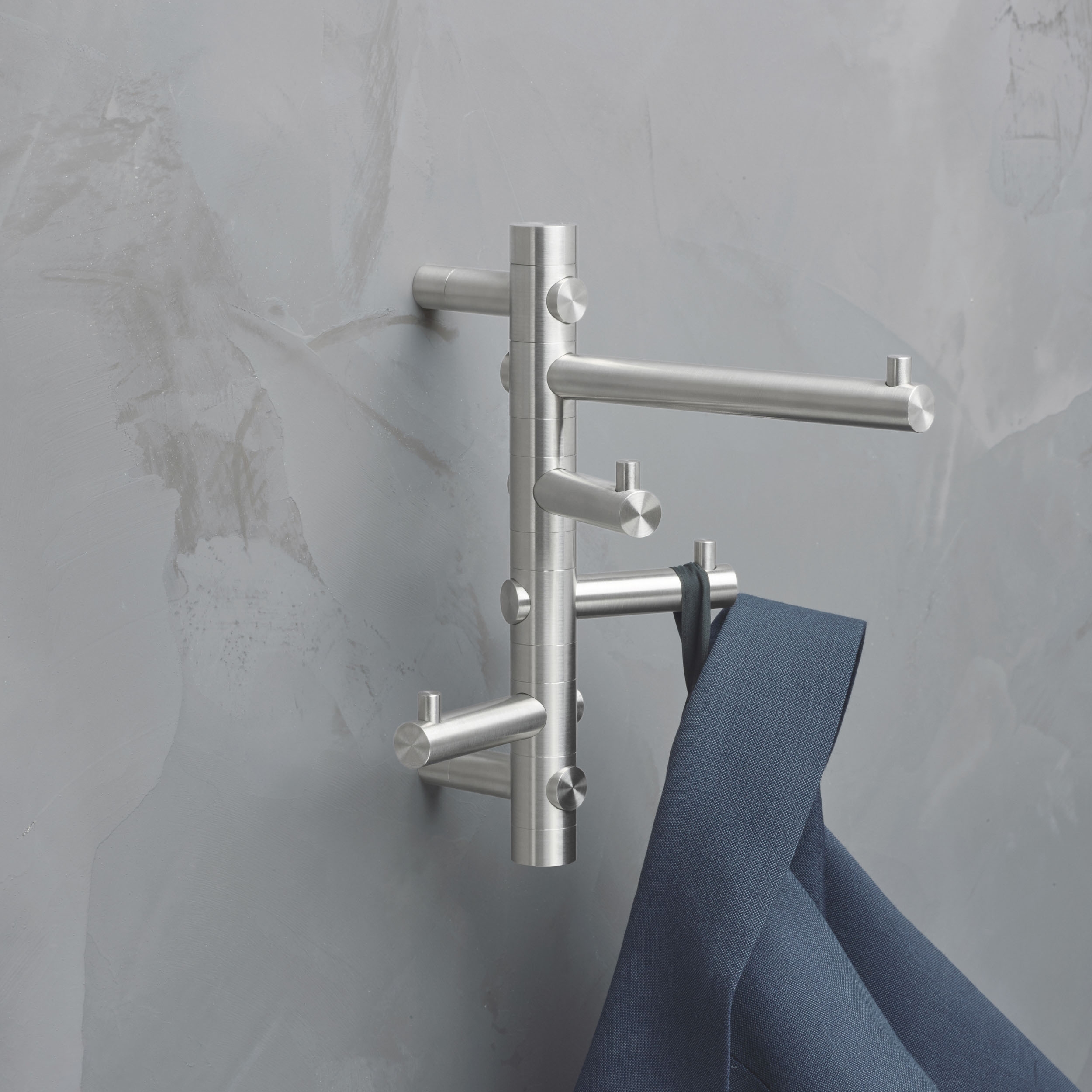 Produkt Kleine Wandgarderobe mit 4 Drehhaken des Herstellers PHOS Design anzeigen