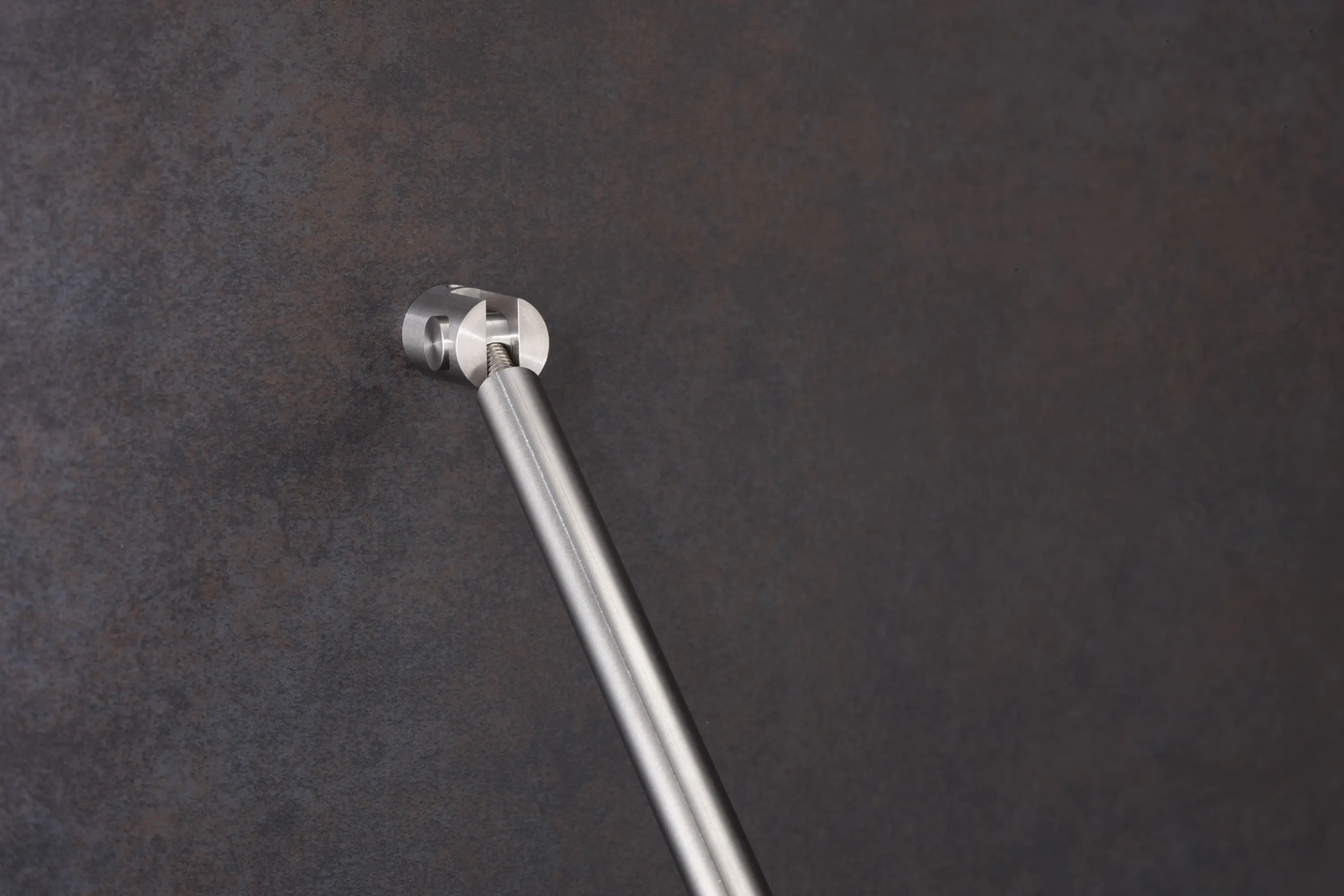 PHOS Design - Flexibles Schräglager für Dachschrägen und schräge Wände