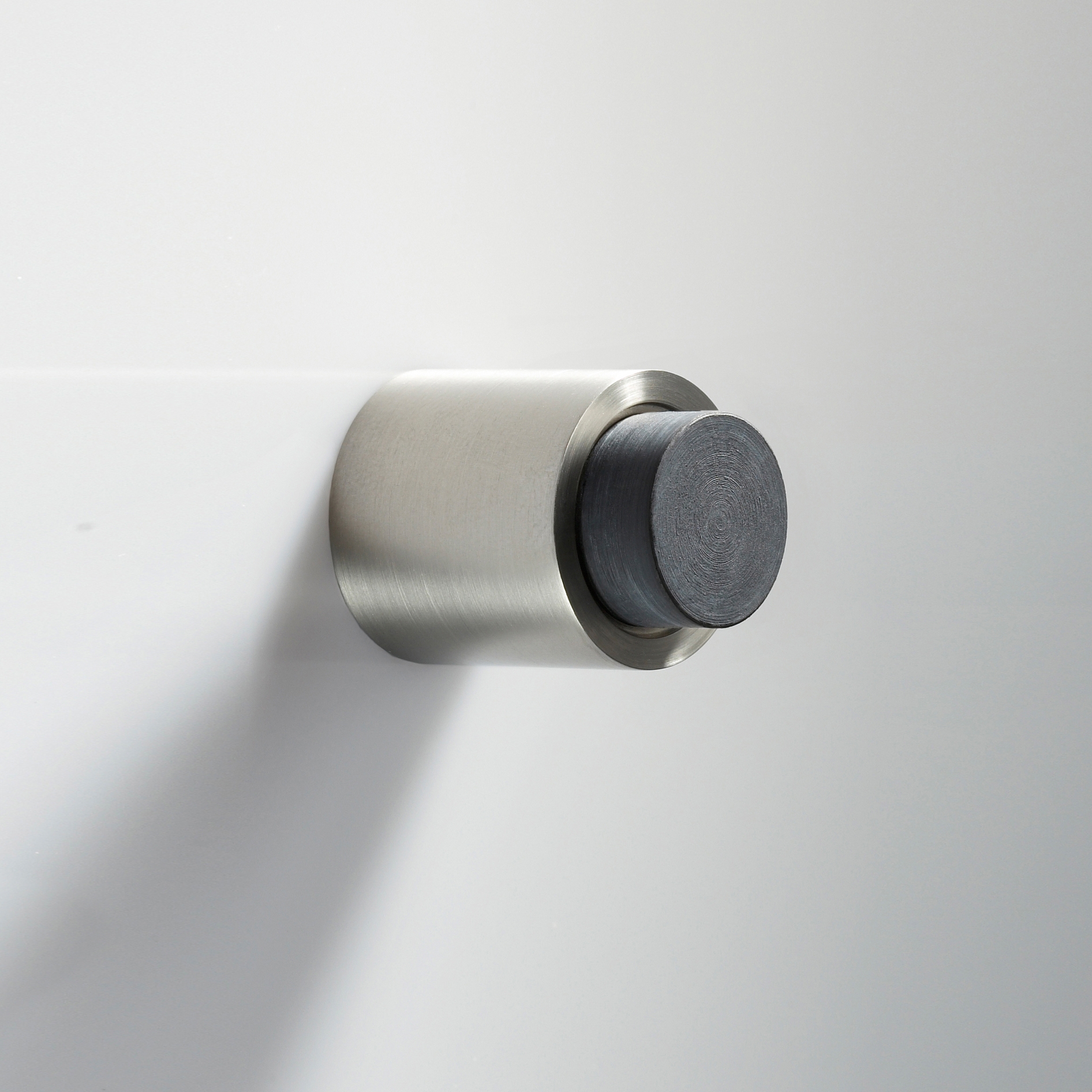 Display product Small doorstop wall for handle, 3.2 cm long from manufacturer PHOS Design