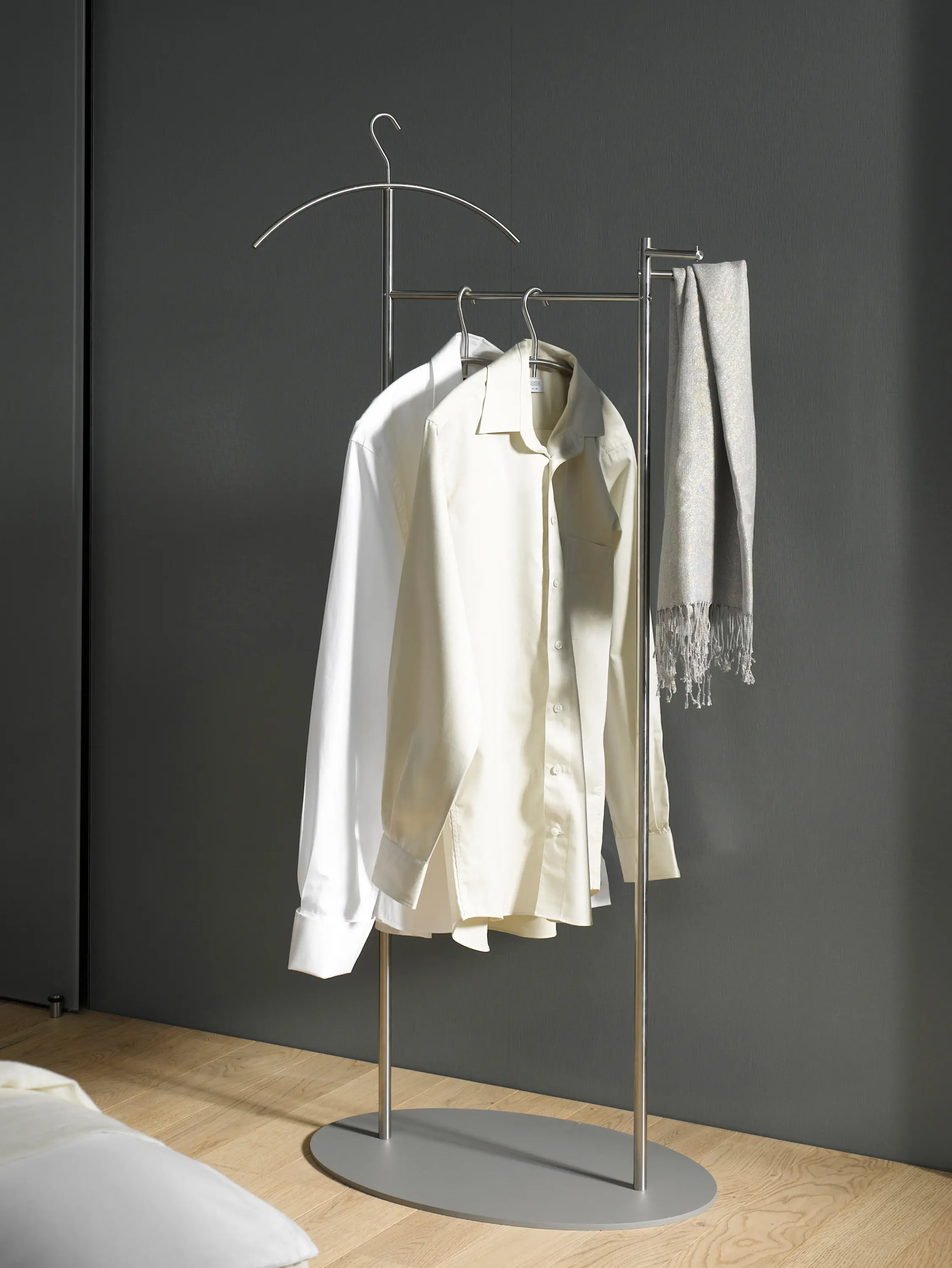PHOS Design - Cameriere muto, base ovale in grigio