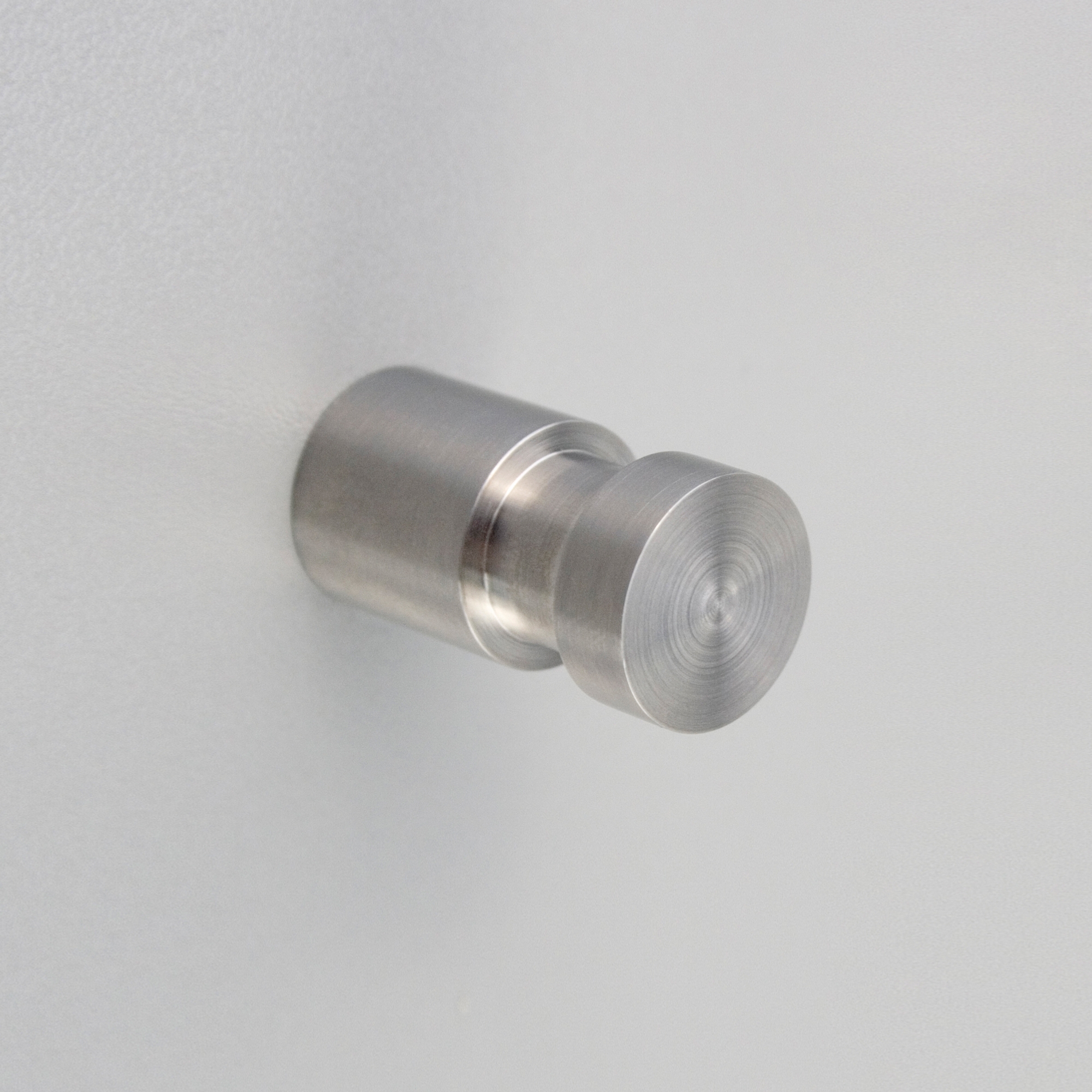 Produkt Wandhaken stabförmig, mit umlaufender Nut: 3 cm lang, Ø16 mm des Herstellers PHOS Design anzeigen