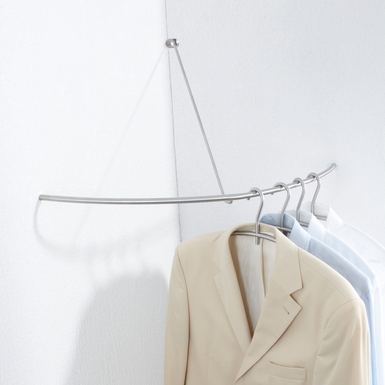 Produkt Kleine Eck-Wandgarderobe, als Viertelkreis gebogen - 30 cm tief des Herstellers PHOS Design anzeigen