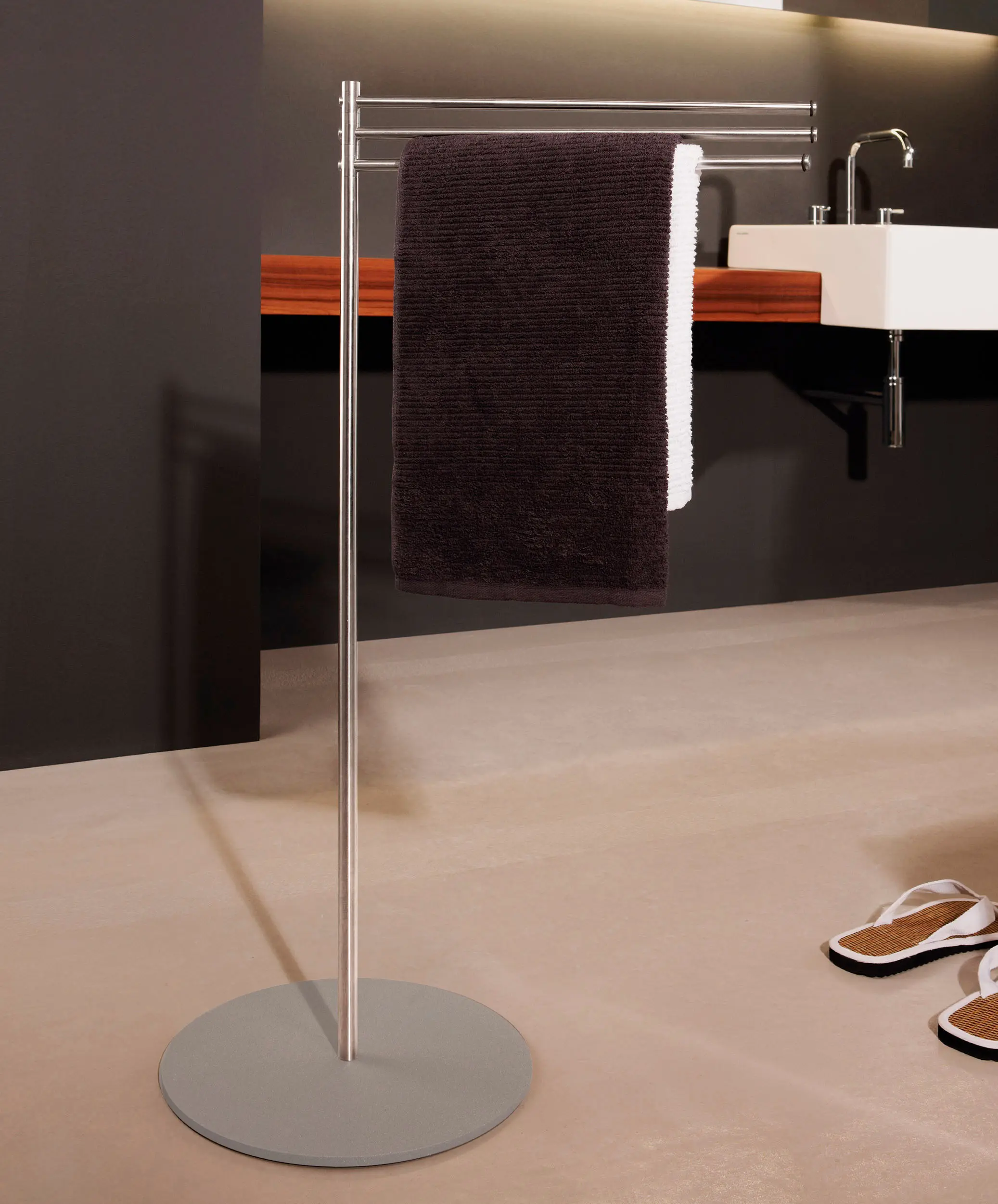 PHOS Design - Freestanding towel rail, three rotating towel rails