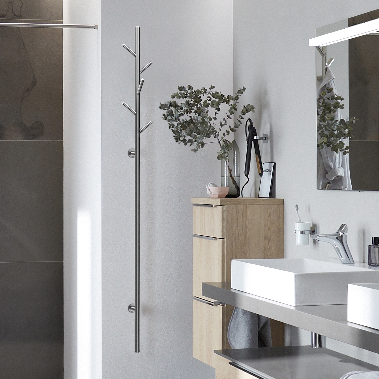 Produkt Schmale Badgarderobe aus Edelstahl zur Wandmontage des Herstellers PHOS Design anzeigen