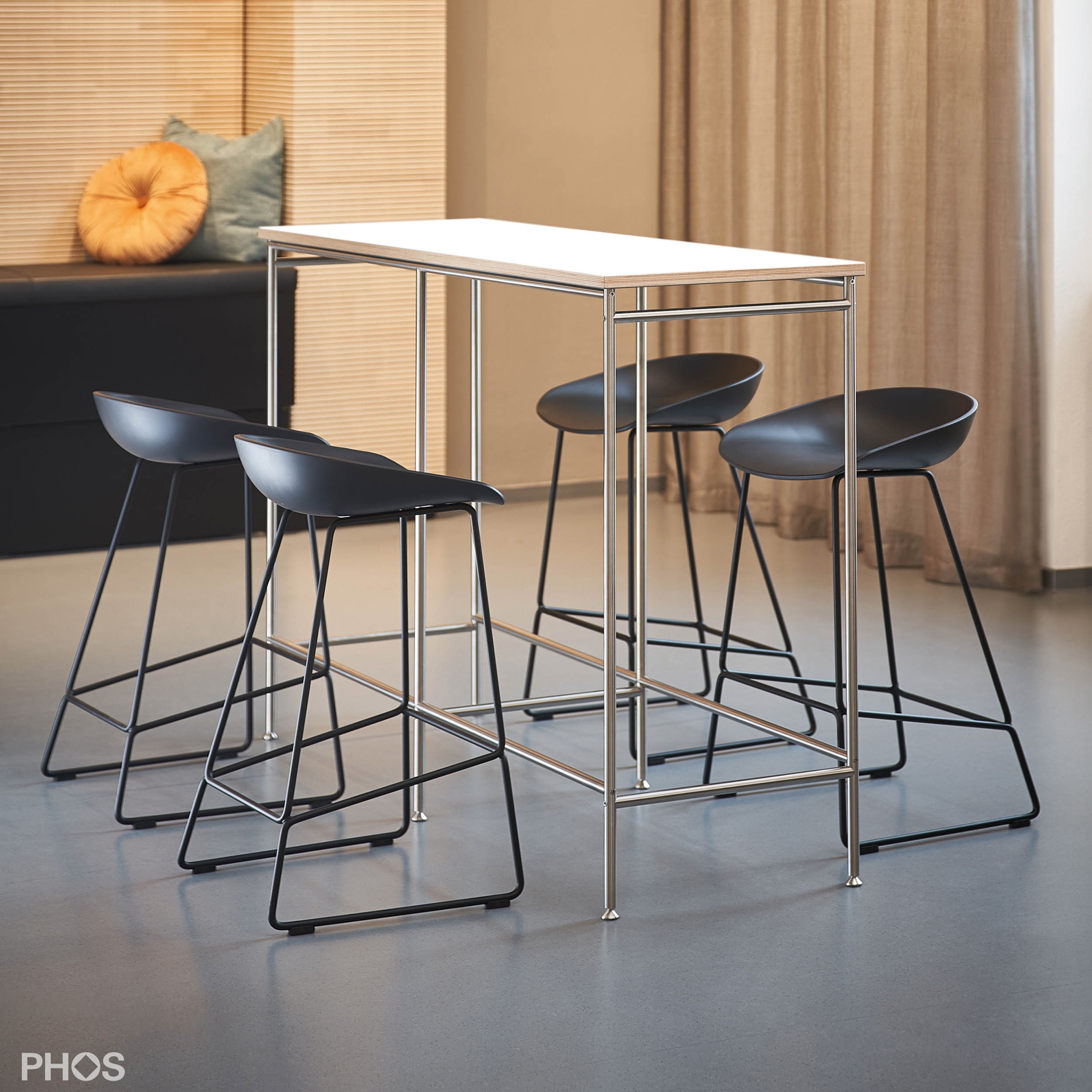 Mostra il prodotto Ampio tavolo da bar con piano bianco 150x60x105 cm del produttore PHOS Design