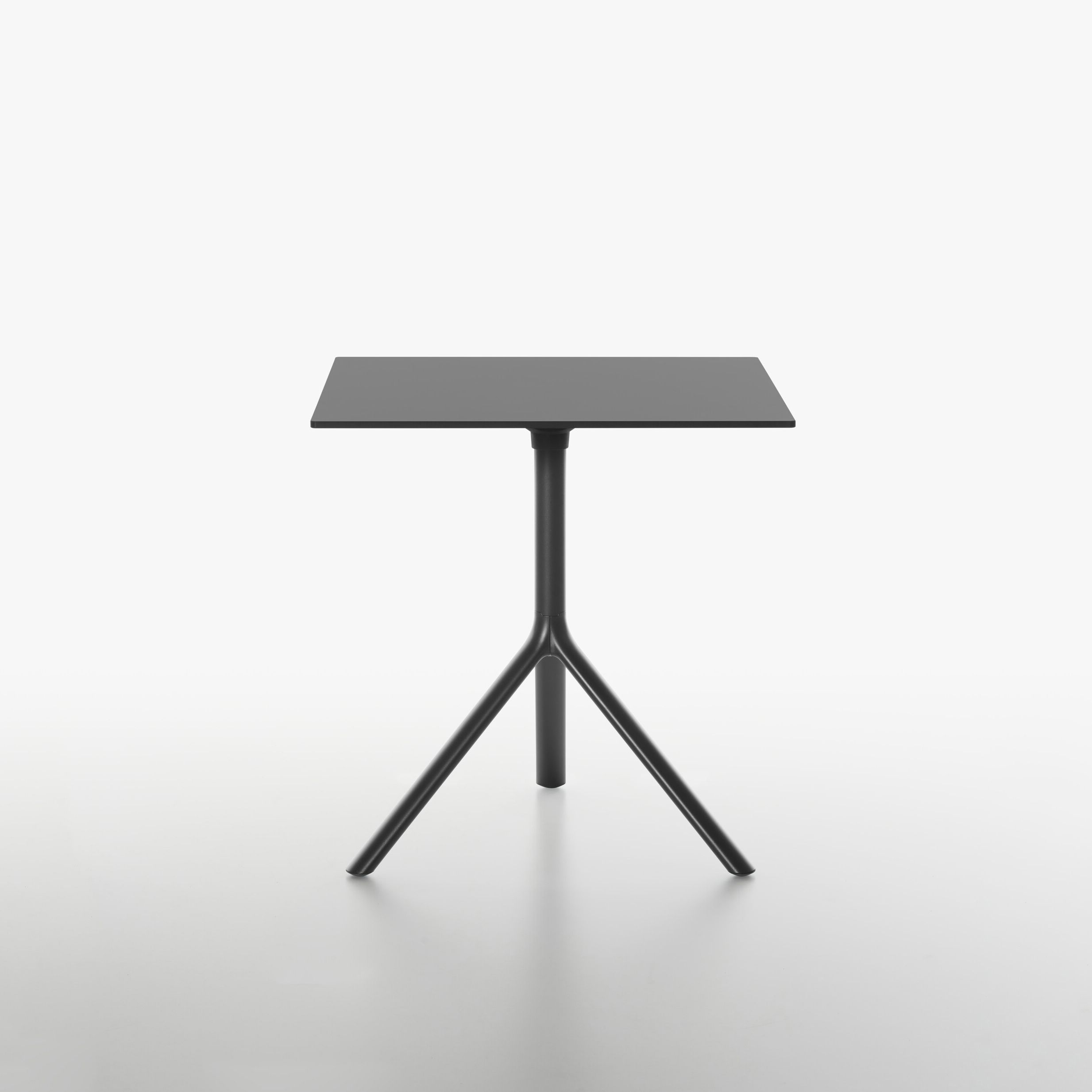 Display product Miura table from manufacturer Plank