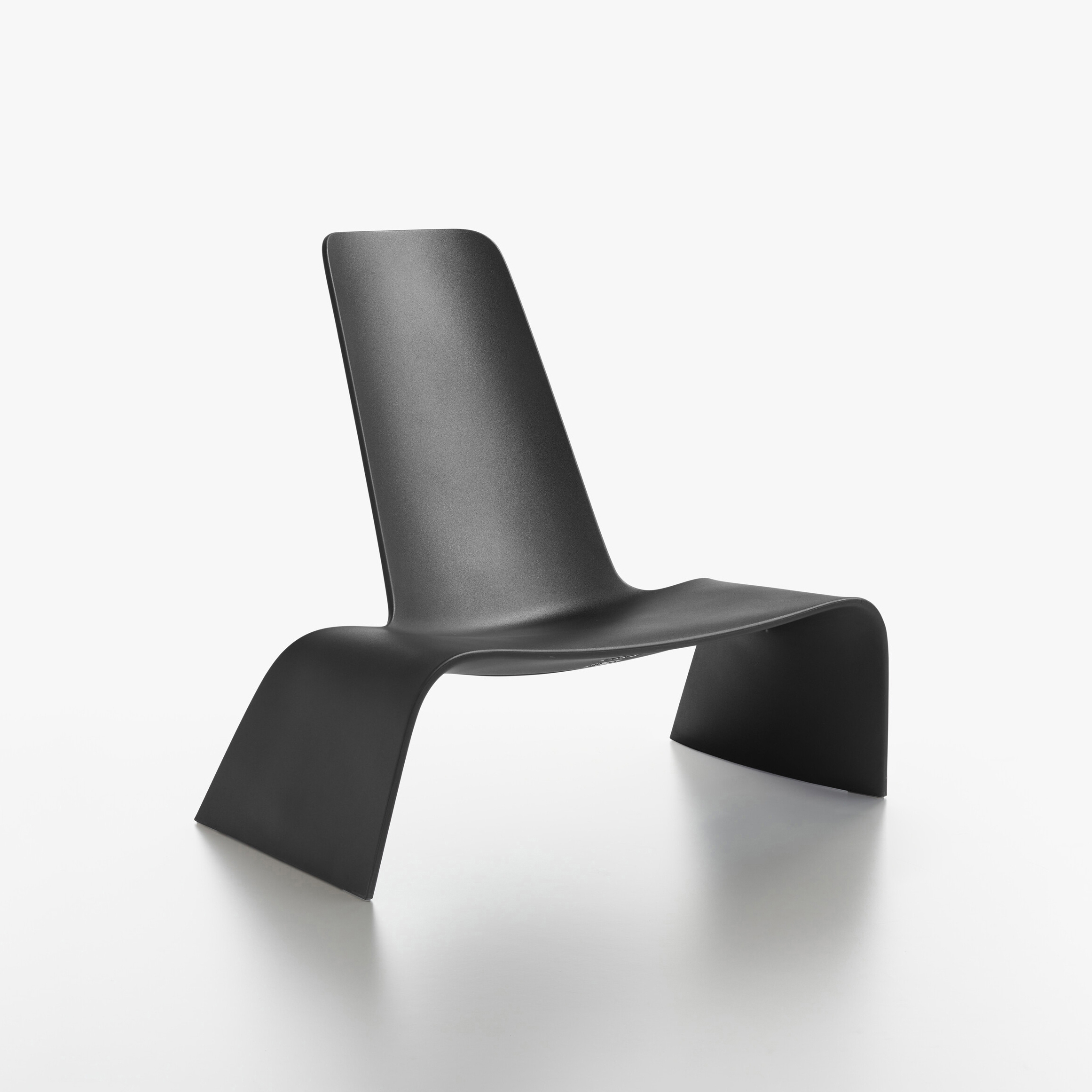 Display product Land lounge chair from manufacturer Plank