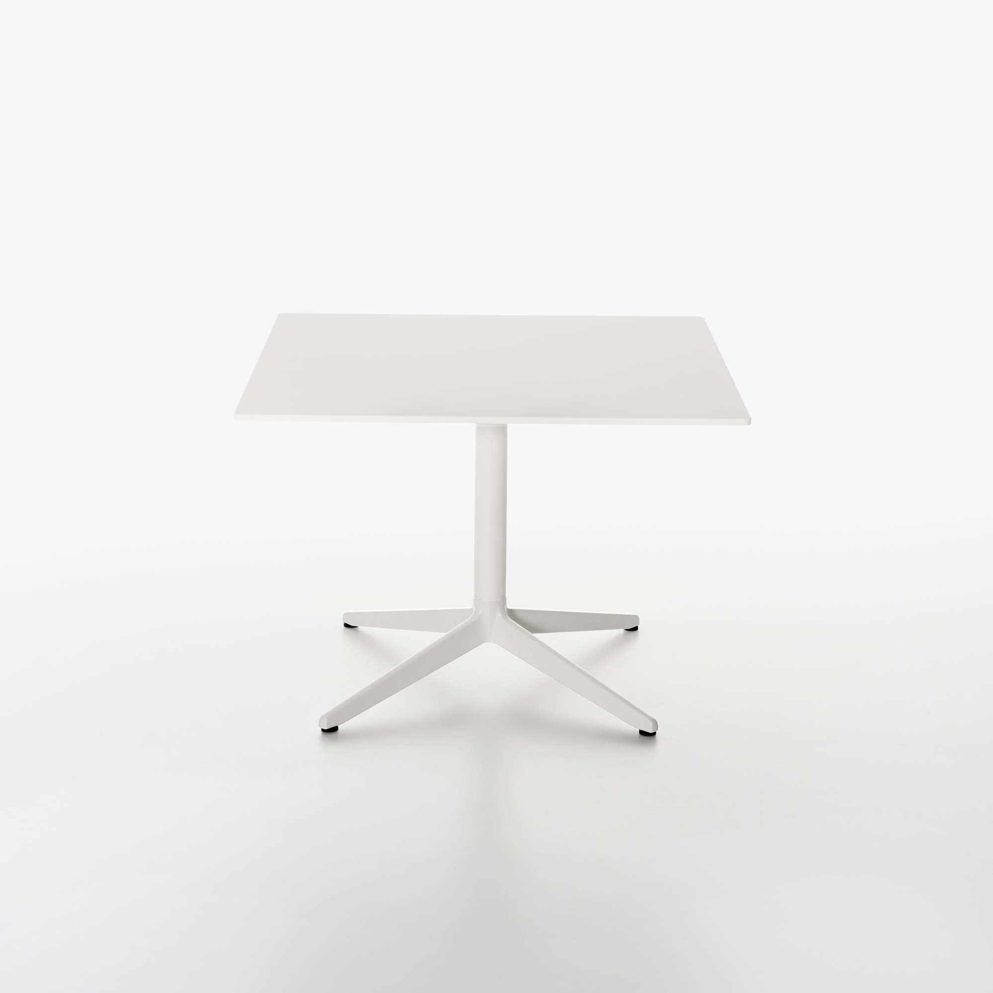 Display product Mister-X table from manufacturer Plank