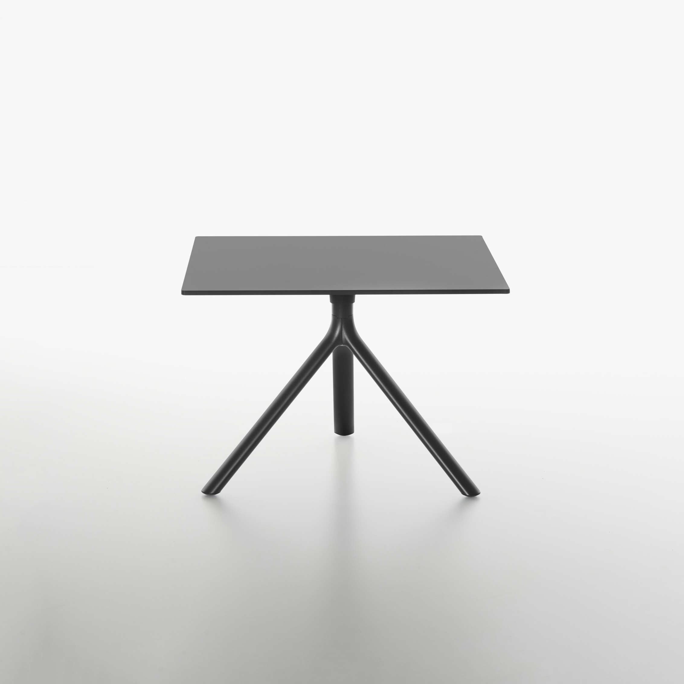 Display product Miura table from manufacturer Plank