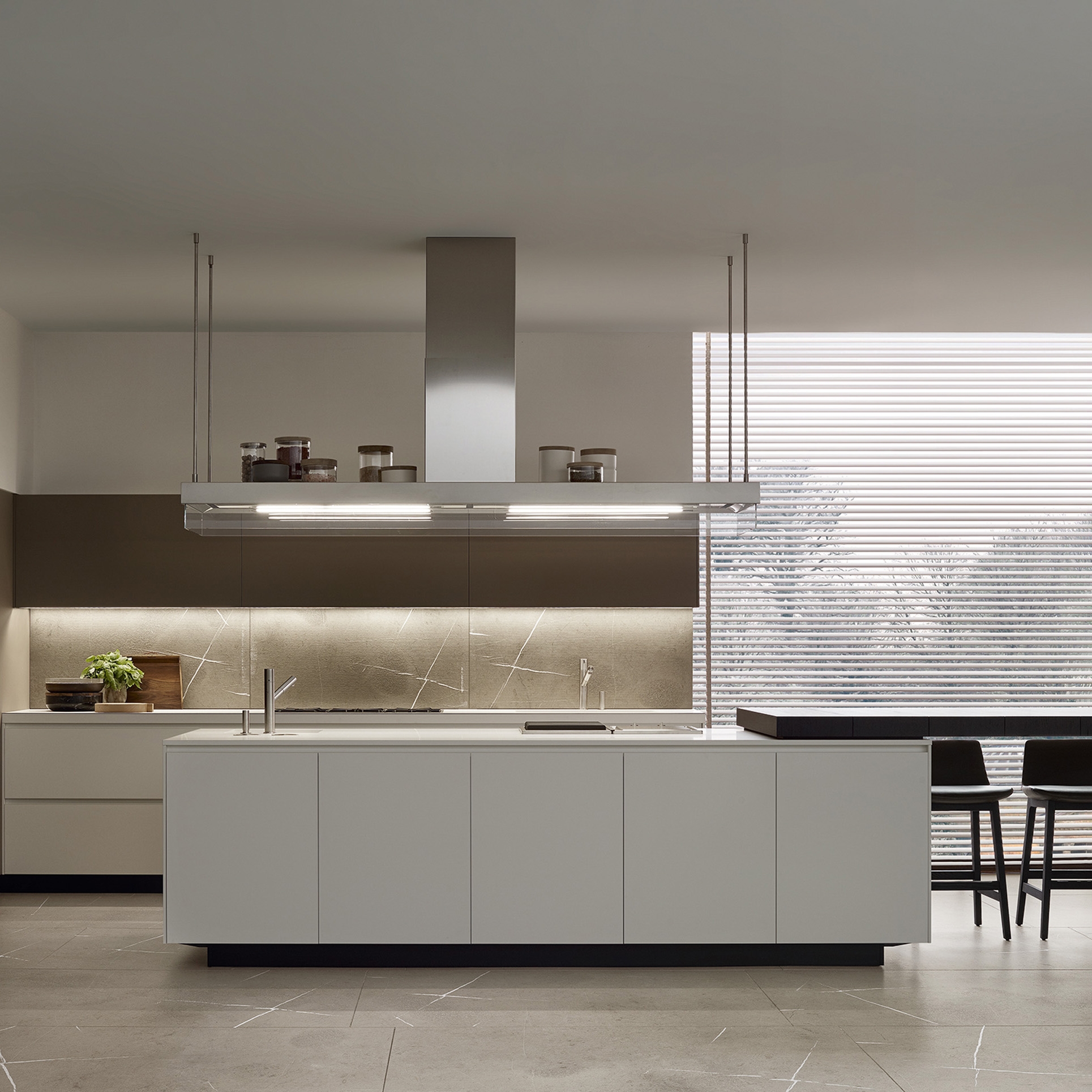 Display product Alea from manufacturer Poliform