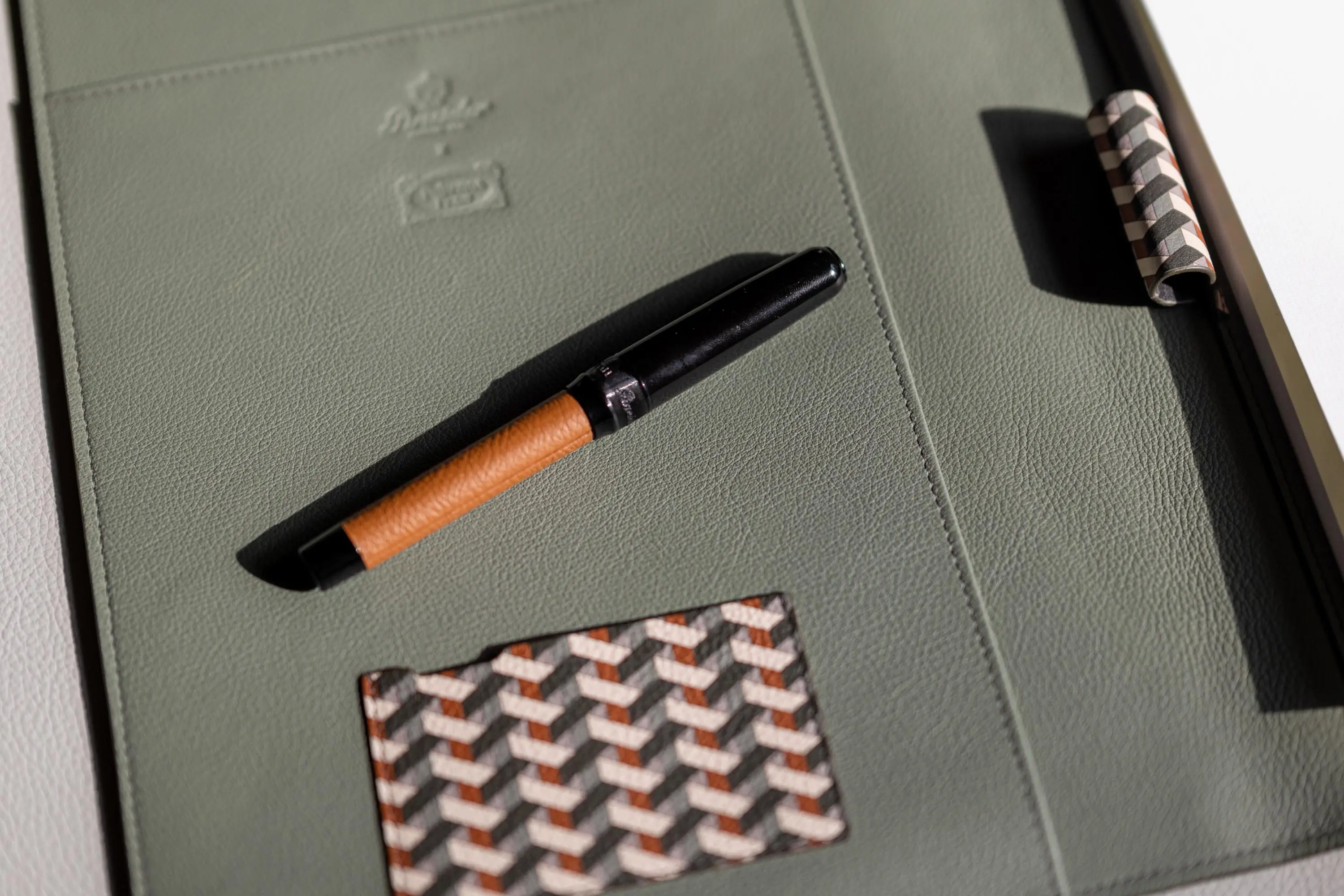 Poltrona Frau - Pineider X Poltrona Frau Notebook