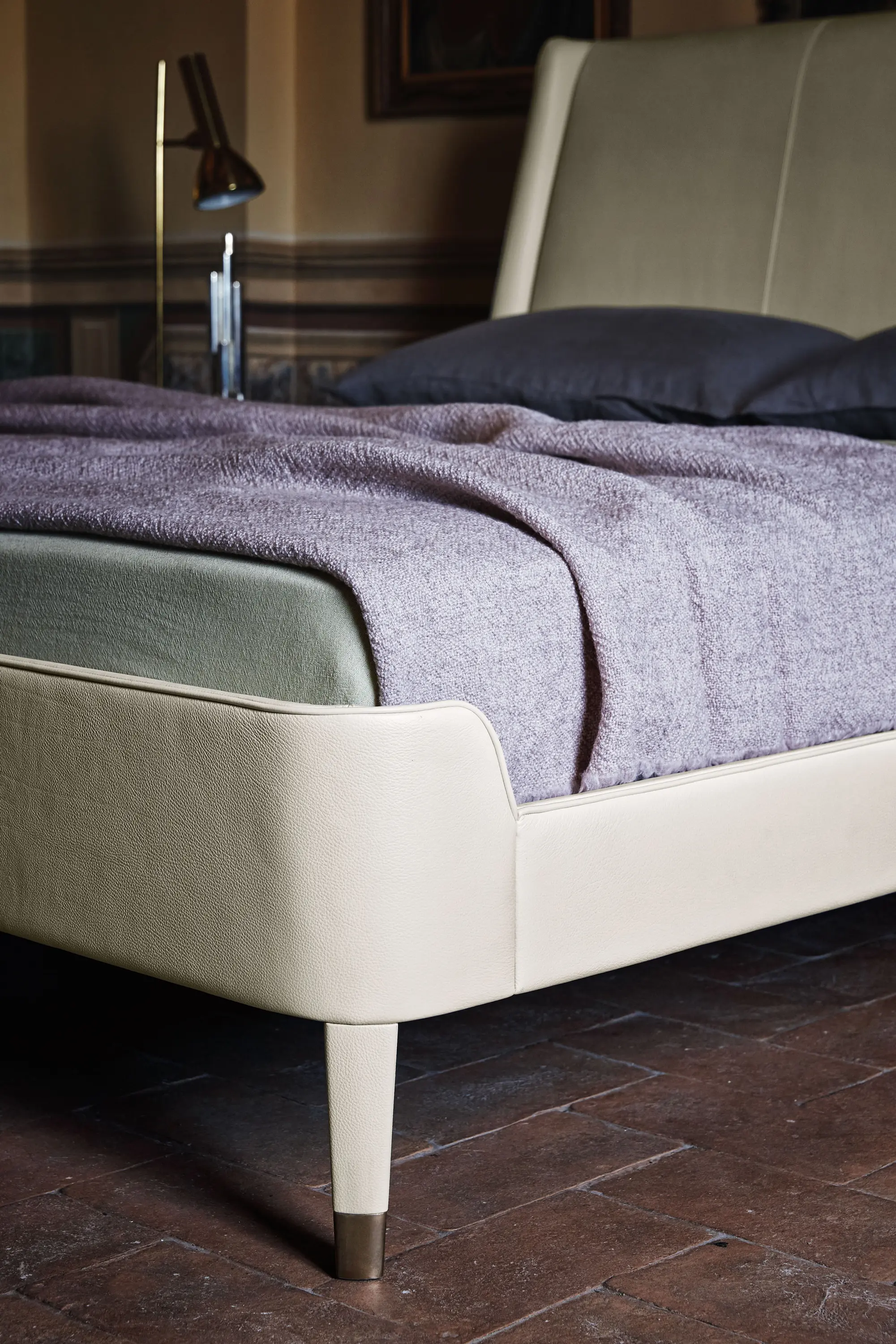 Poltrona Frau - Suzie Wong Bed