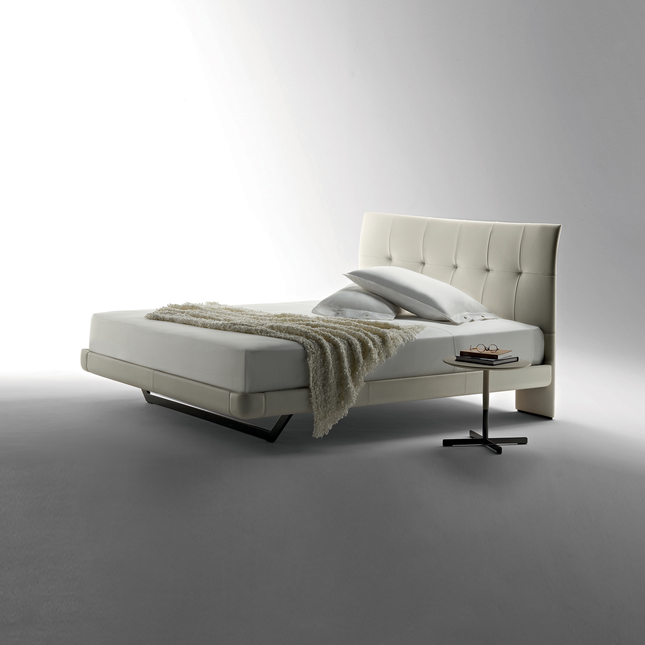 Display product Aurora Due from manufacturer Poltrona Frau