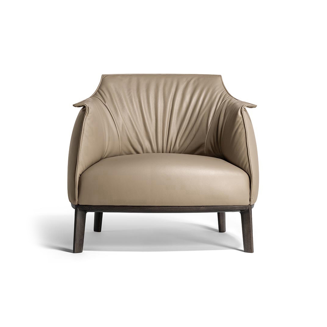 Mostrar el producto Archibald | Sillón con base de madera del fabricante Poltrona Frau