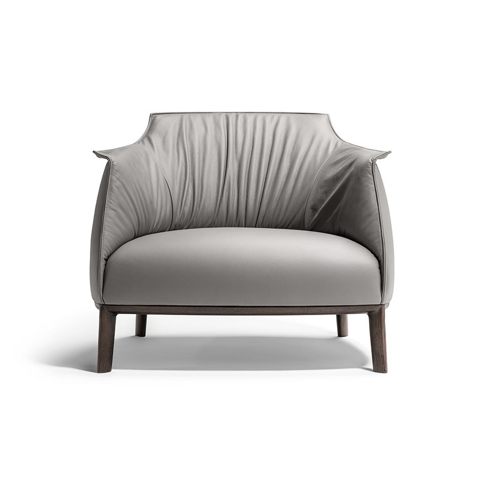 Afficher le produit Archibald Large | Fauteuil avec base en bois du fabricant Poltrona Frau