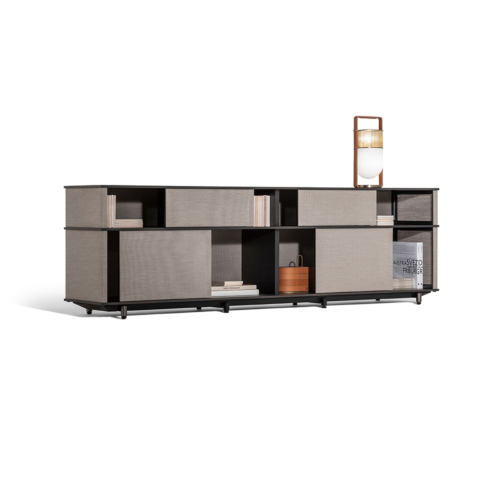 Display product Lloyd Tex from manufacturer Poltrona Frau