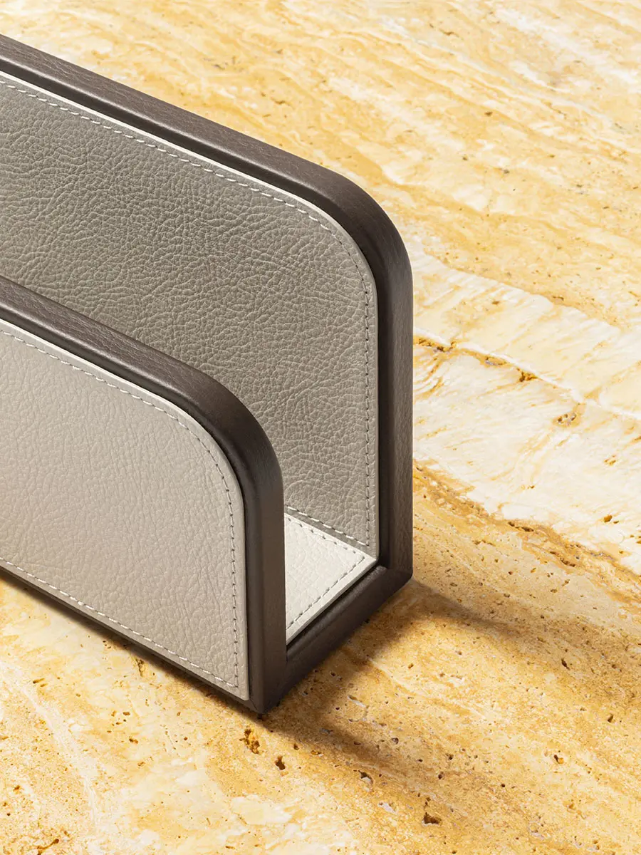 Poltrona Frau - Office Collection | Envelope holder