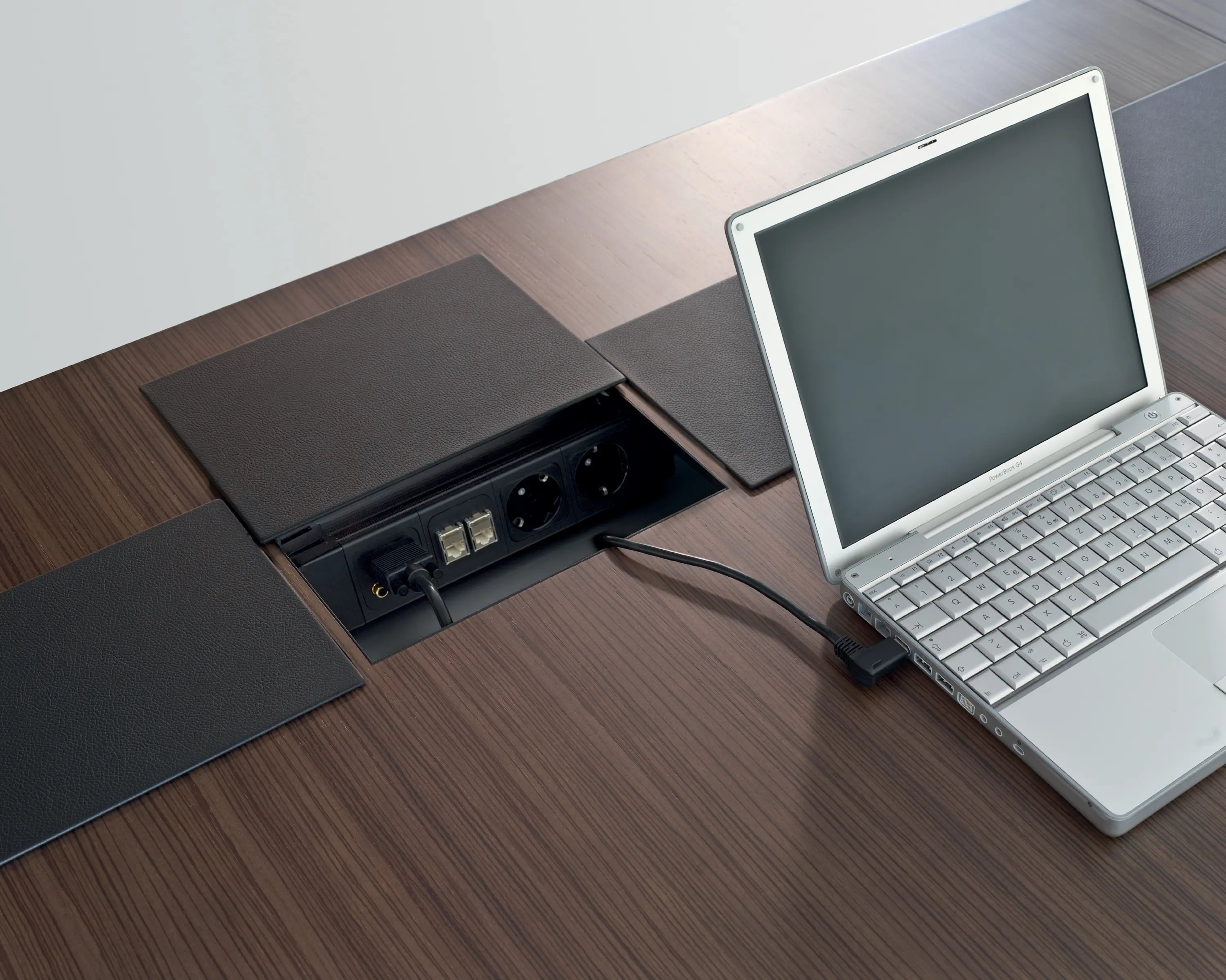 RENZ - Tune conference table