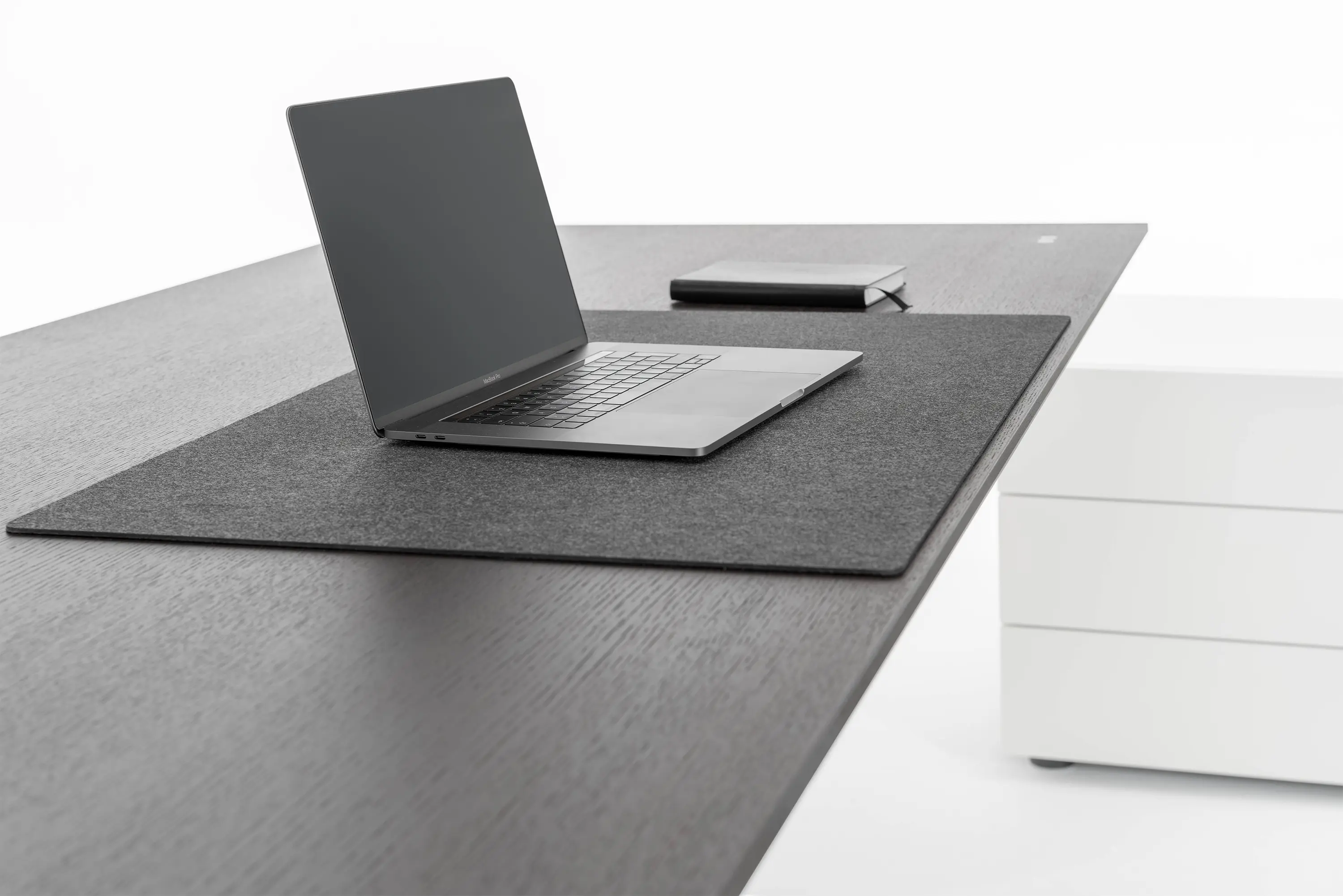 RENZ - Upsite height-adjustable desk