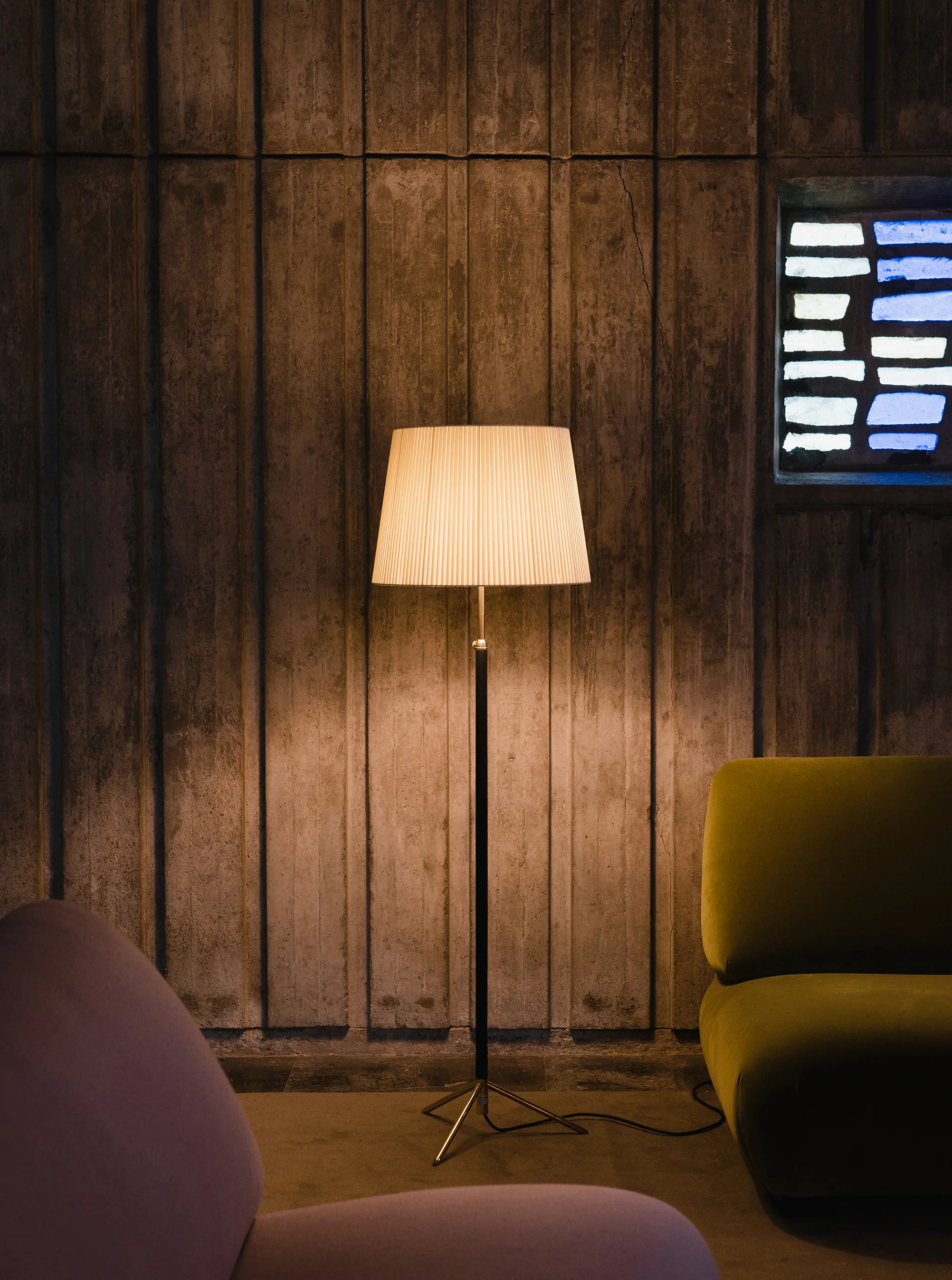 Santa & Cole - Pie de Salón G1 | Lámparas de pie