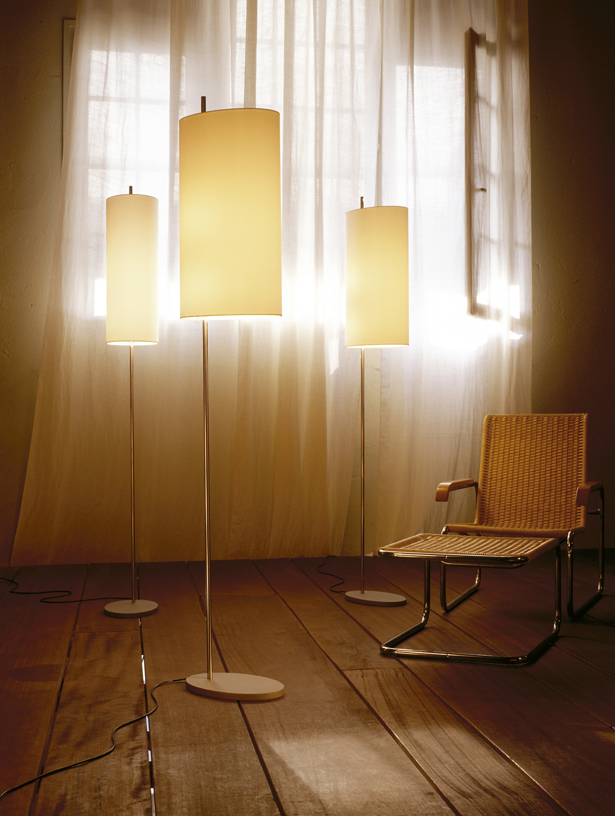 Mostra il prodotto AJ Royal | Floor Lamp del produttore Santa & Cole