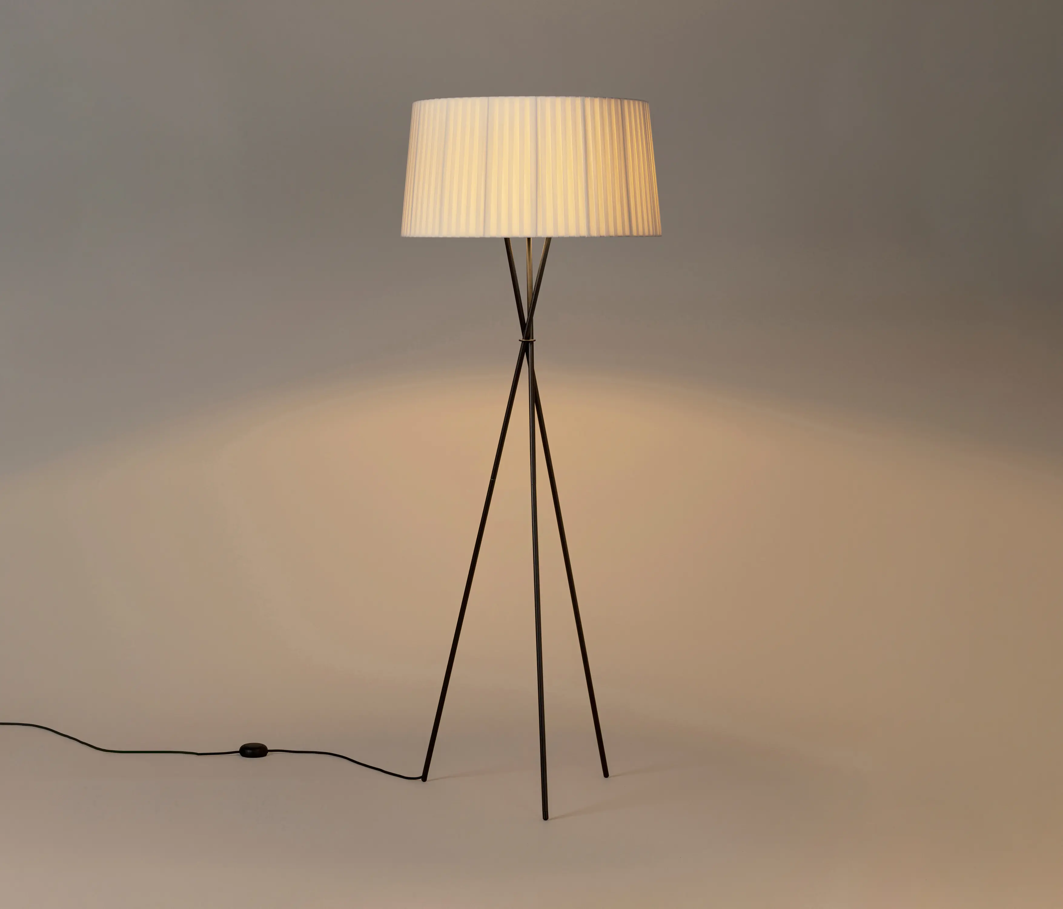 Santa & Cole - Trípode G5 | Floor Lamp