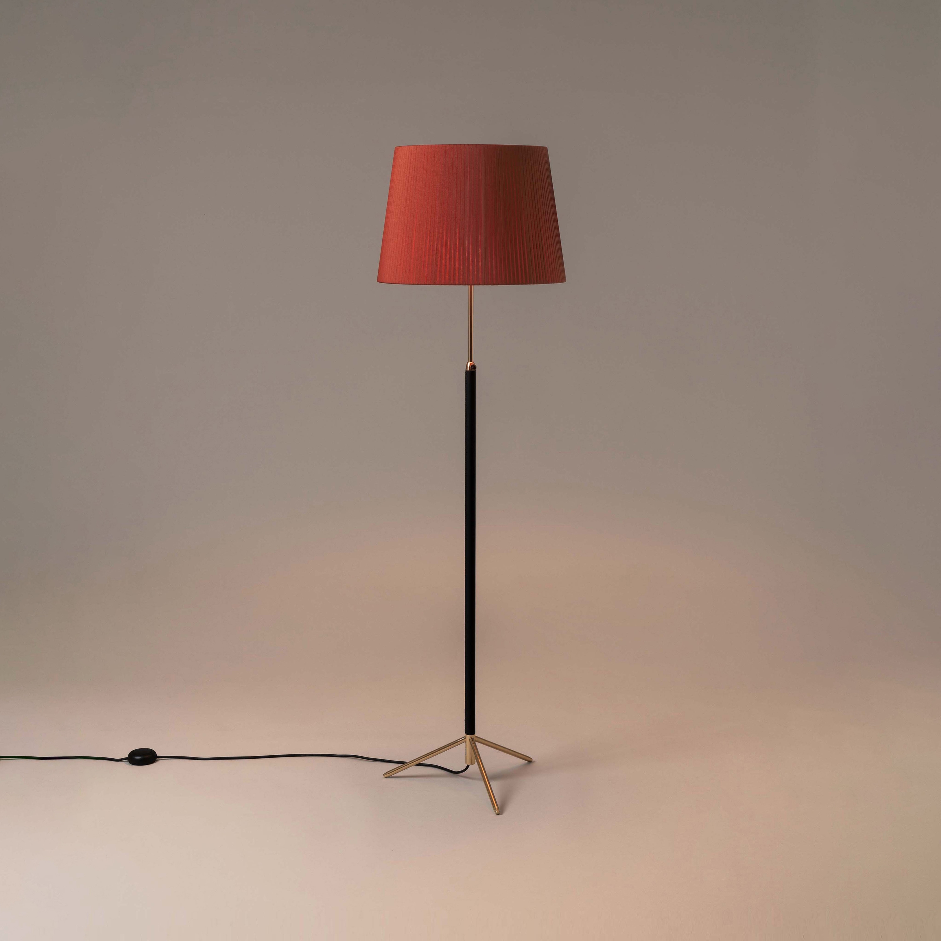Display product Pie de Salón G1 | Floor Lamp from manufacturer Santa & Cole